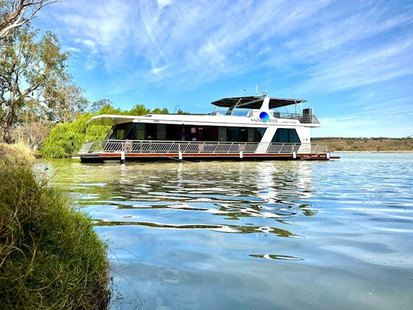 Moon Rise Houseboat