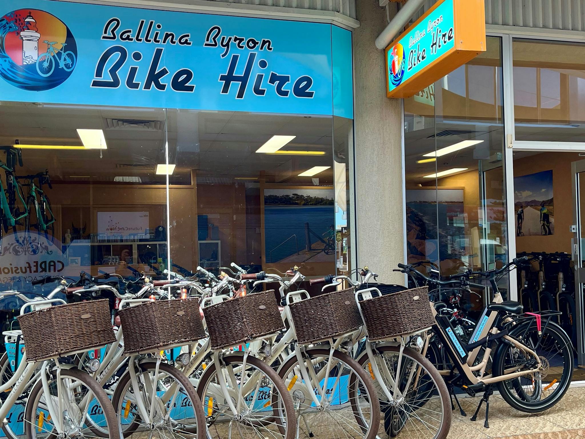 The ultimate in chilled out cruising is the very popular Lekker Jordaan town bike
