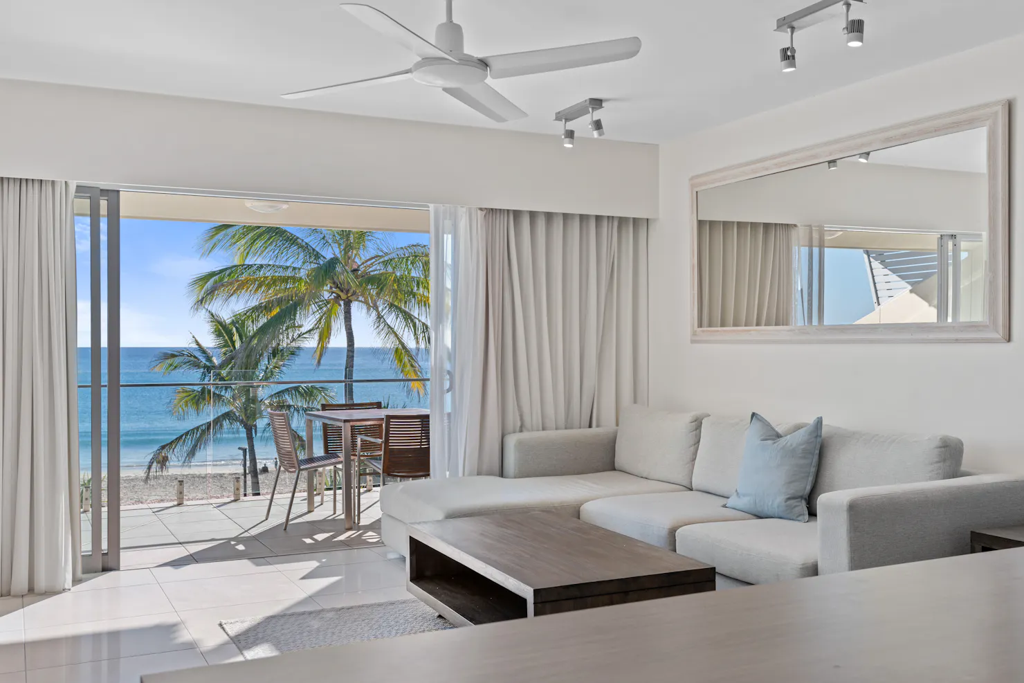 Deluxe Beachfront Apartment