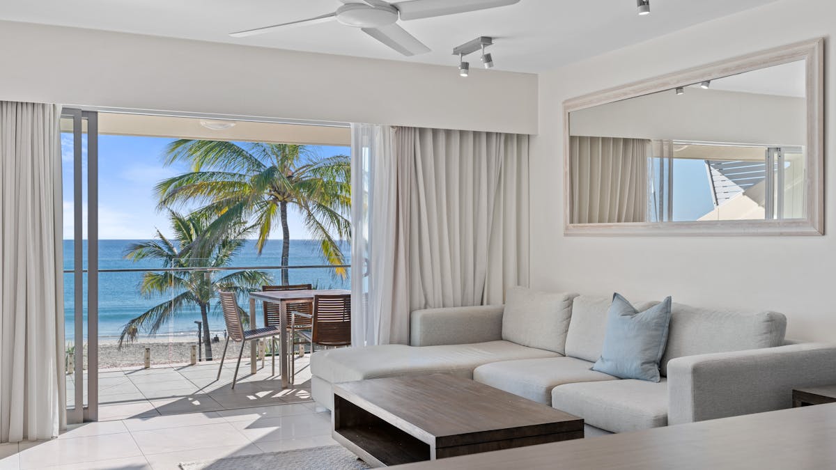 Deluxe Beachfront Apartment