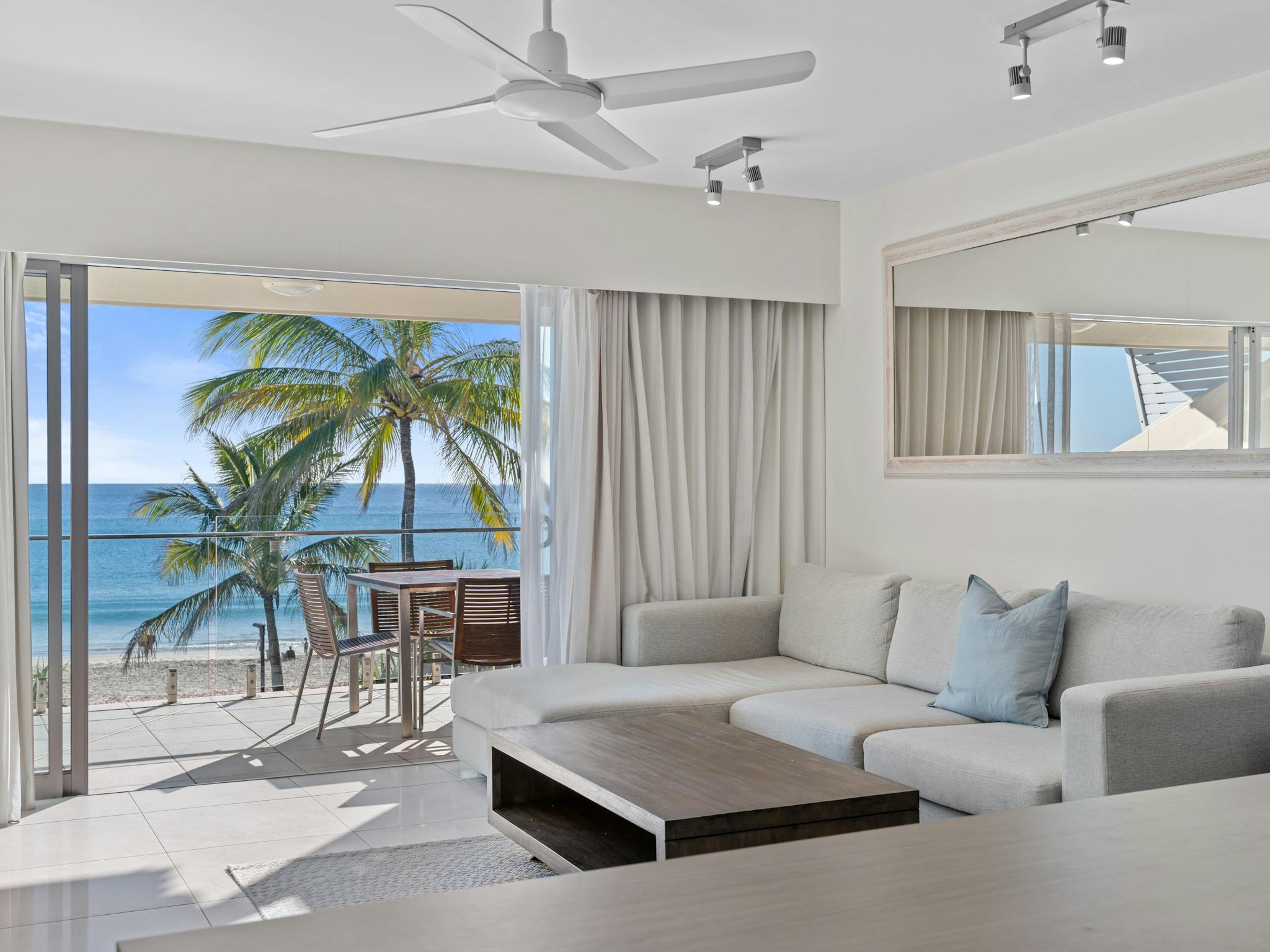 Deluxe Beachfront Apartment Deluxe Beachfront Apartment