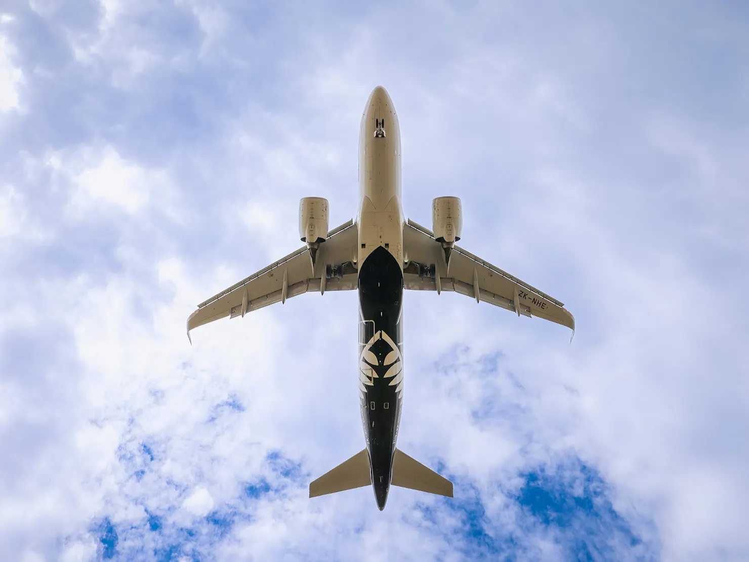 Photo directly under an arriving Air New Zealand aircraft