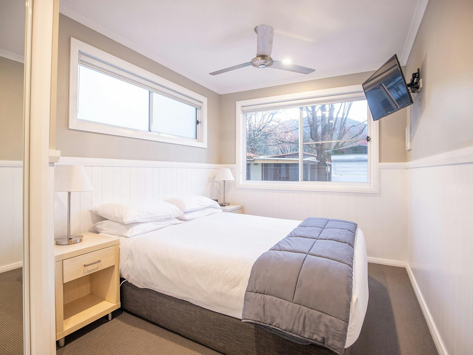 Feathertop Villa (Access Friendly) - Bedroom