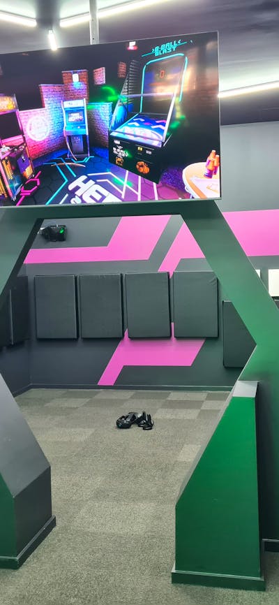 Free roam VR Mini game arena