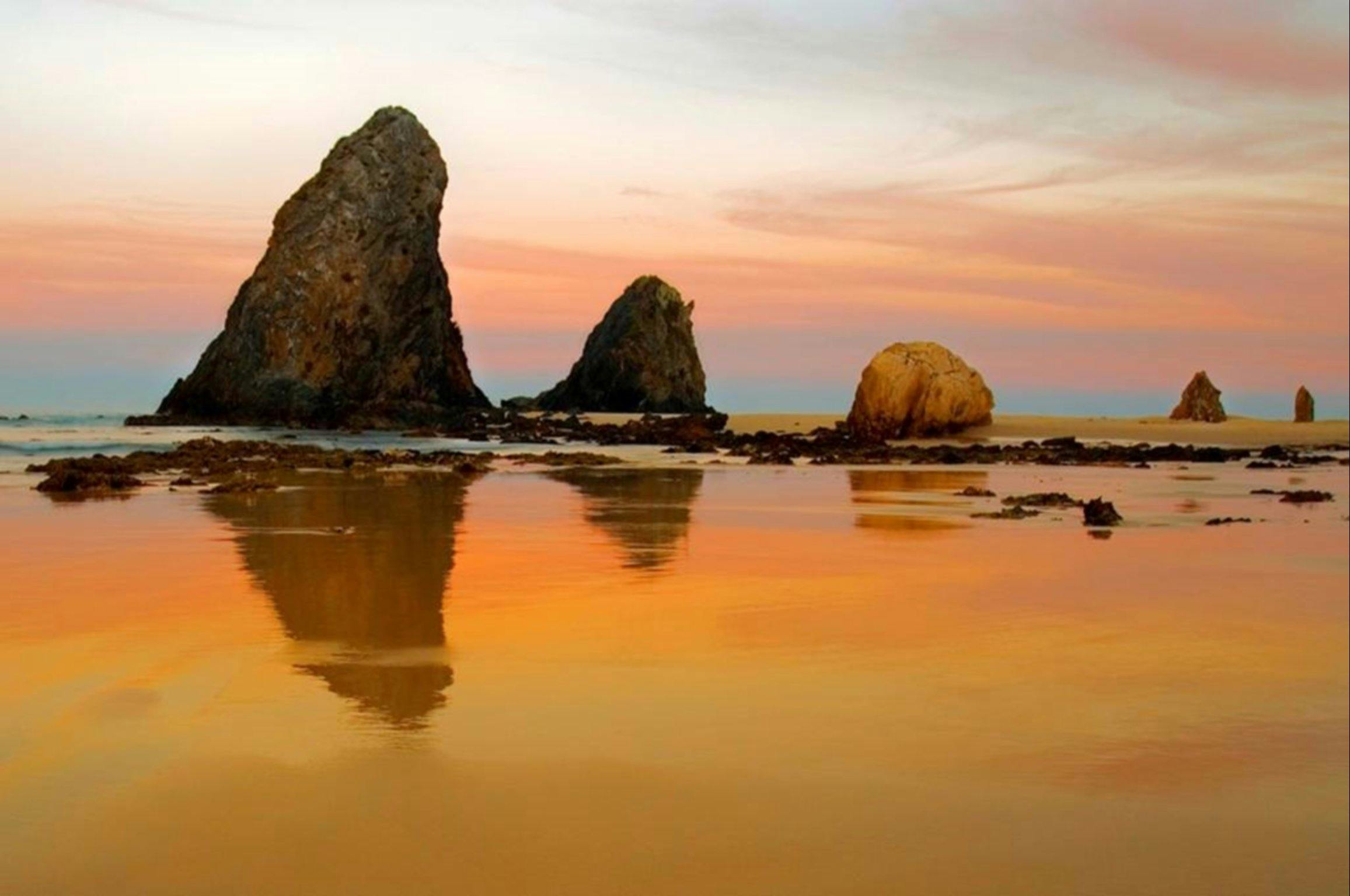 Glasshouse Rocks and Pillow Lava | NSW Holidays ...