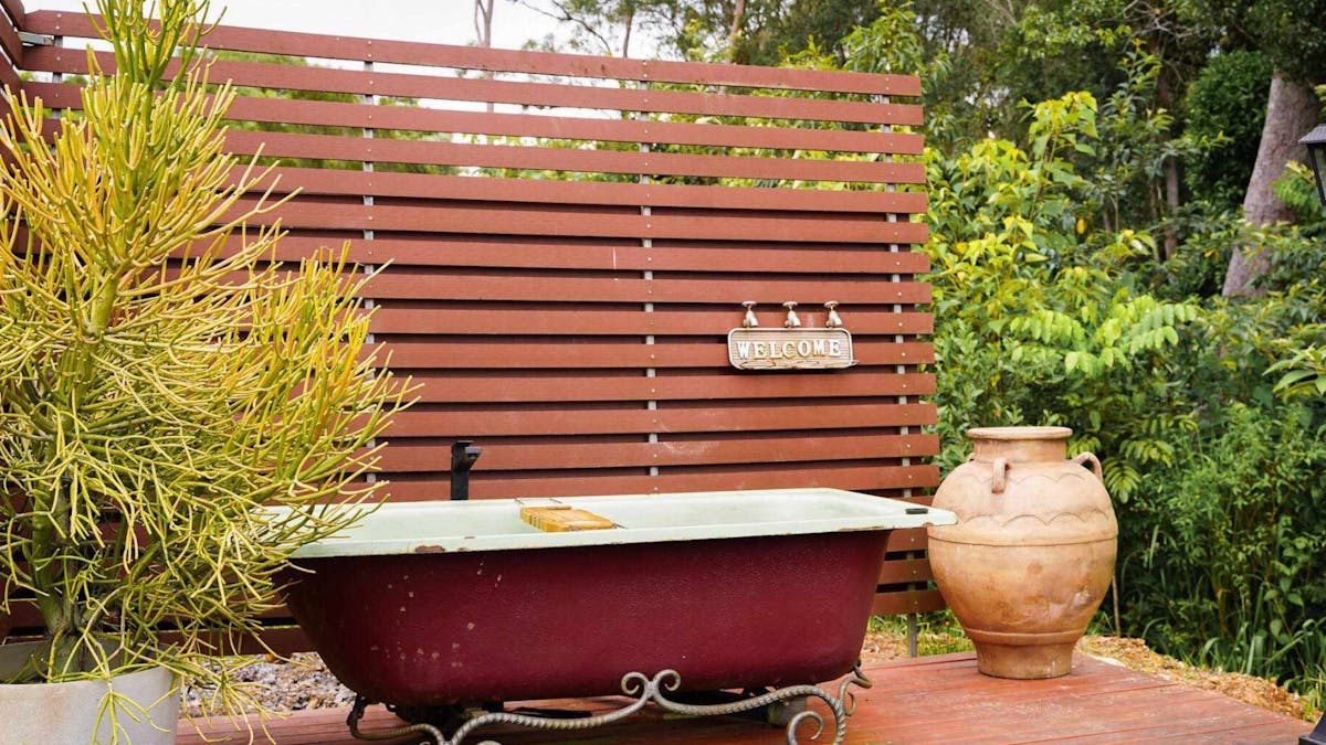 Outdoor bathtub at the hitching rail retreat, the perfect spot to relax and stargaze, north qld