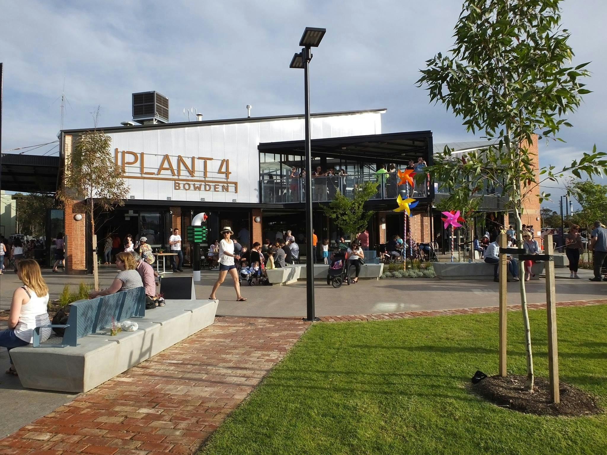 Plant 4 Bowden outside dining
