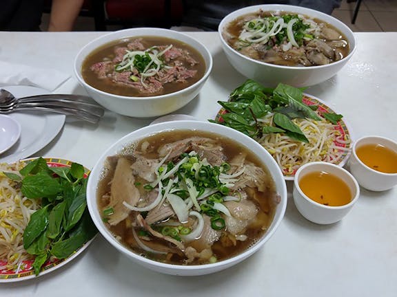 Pho Tau Bay