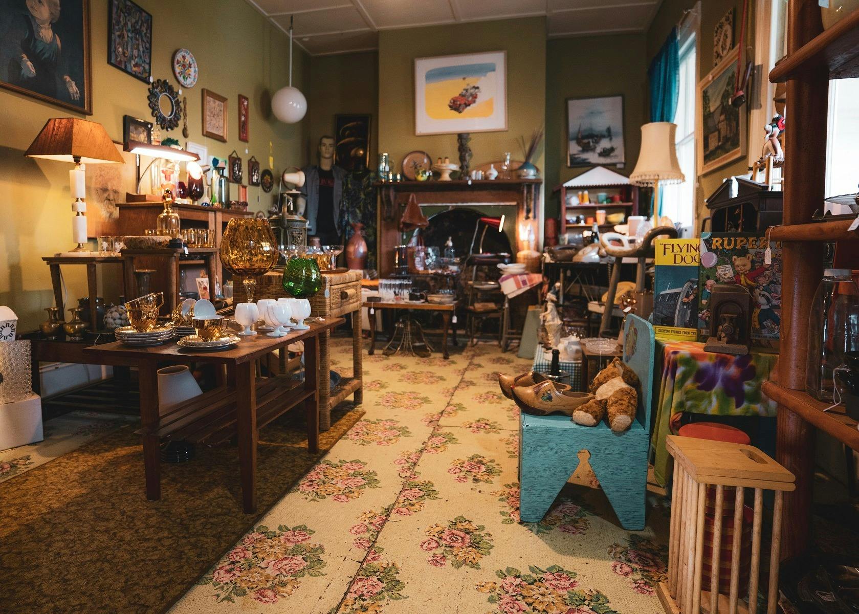 Born Vintage Collectables and Oldwares