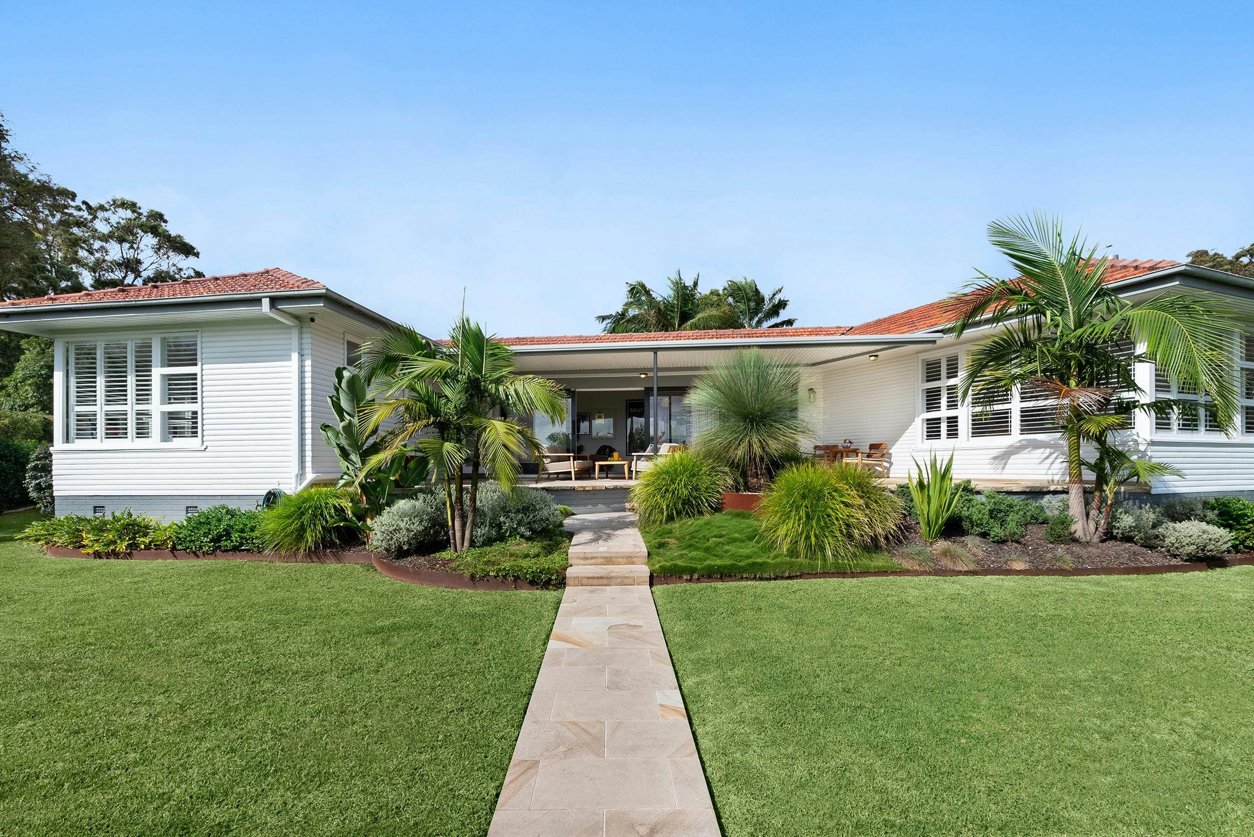 SiX Huskisson, Photographer Russell Quinn