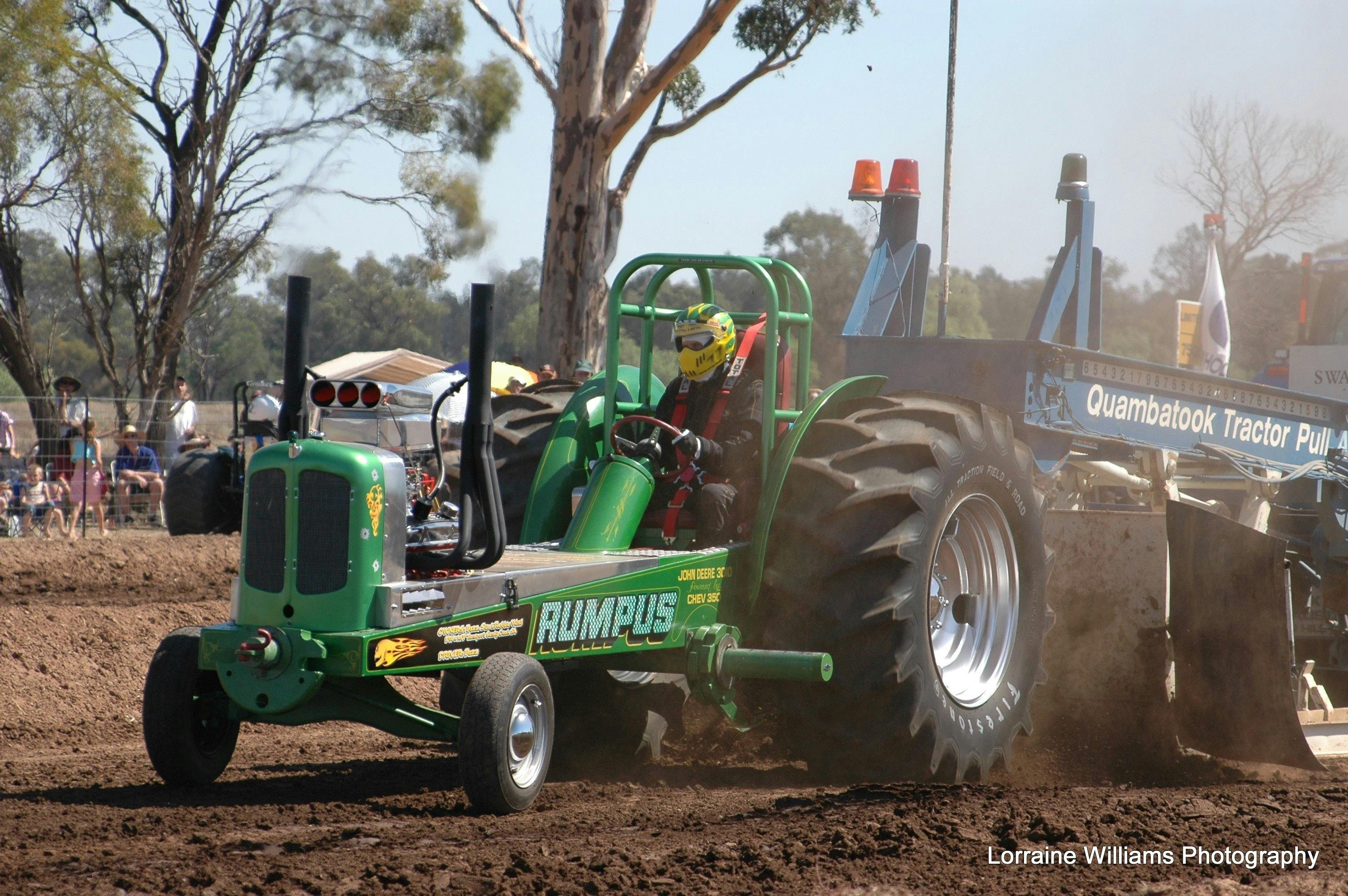 Barmedman Twilight Modified Tractor Pull NSW Holidays &