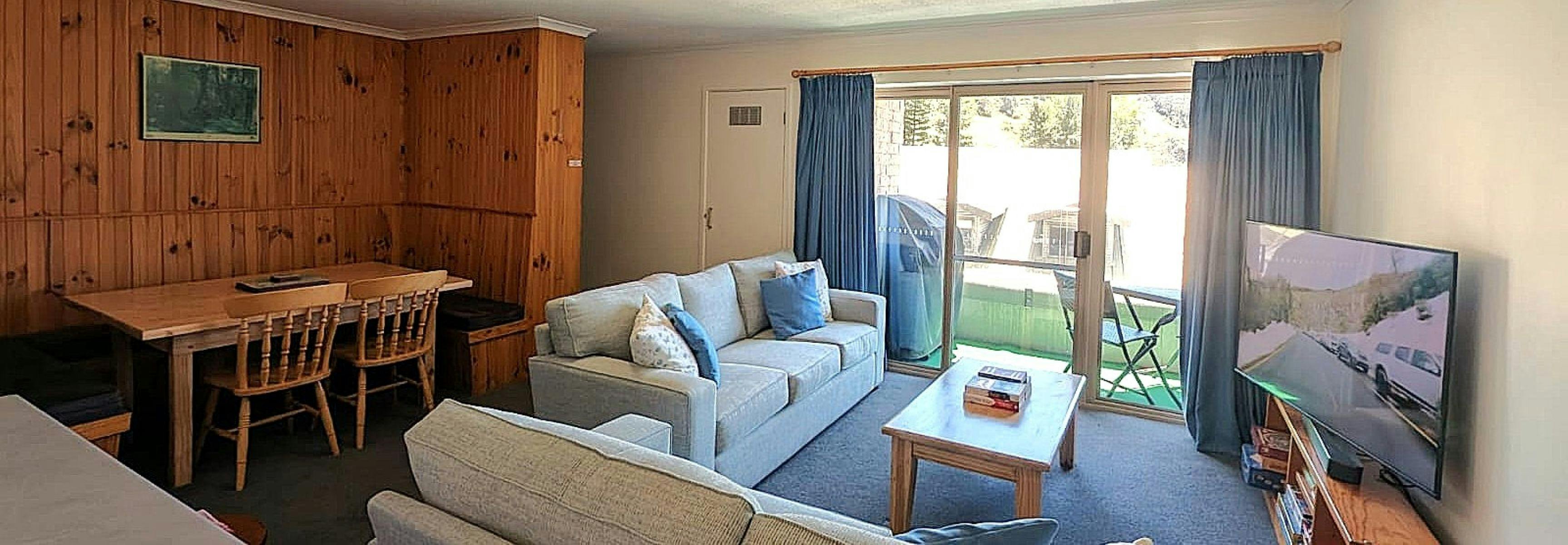 Open plan kitchen, lounge dining