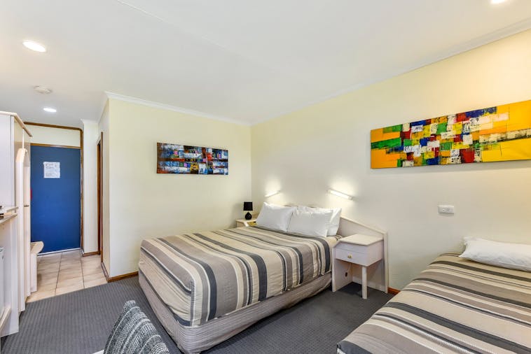 STANDARD TWIN ROOM