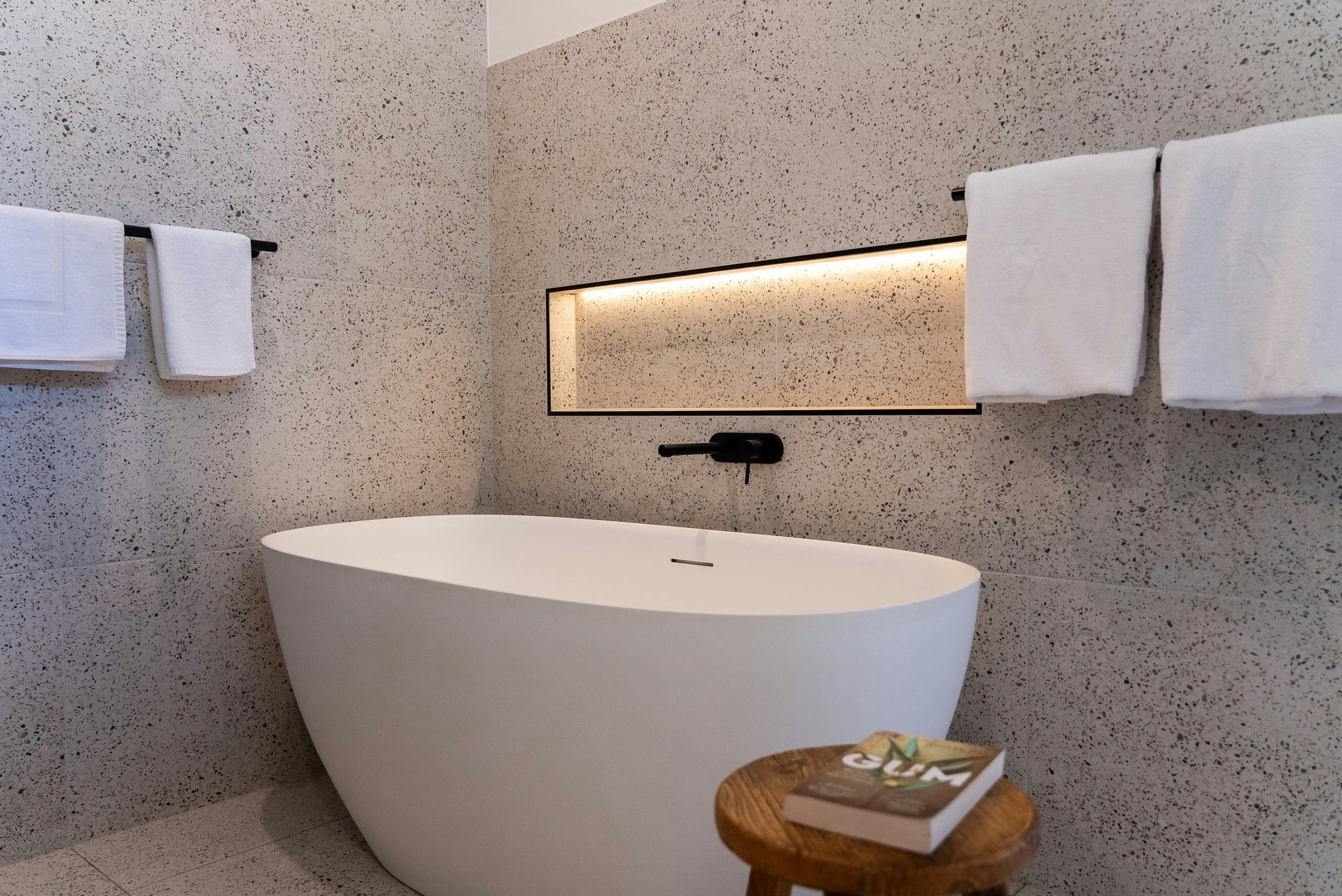 SiX Huskisson, Photographer Russell Quinn