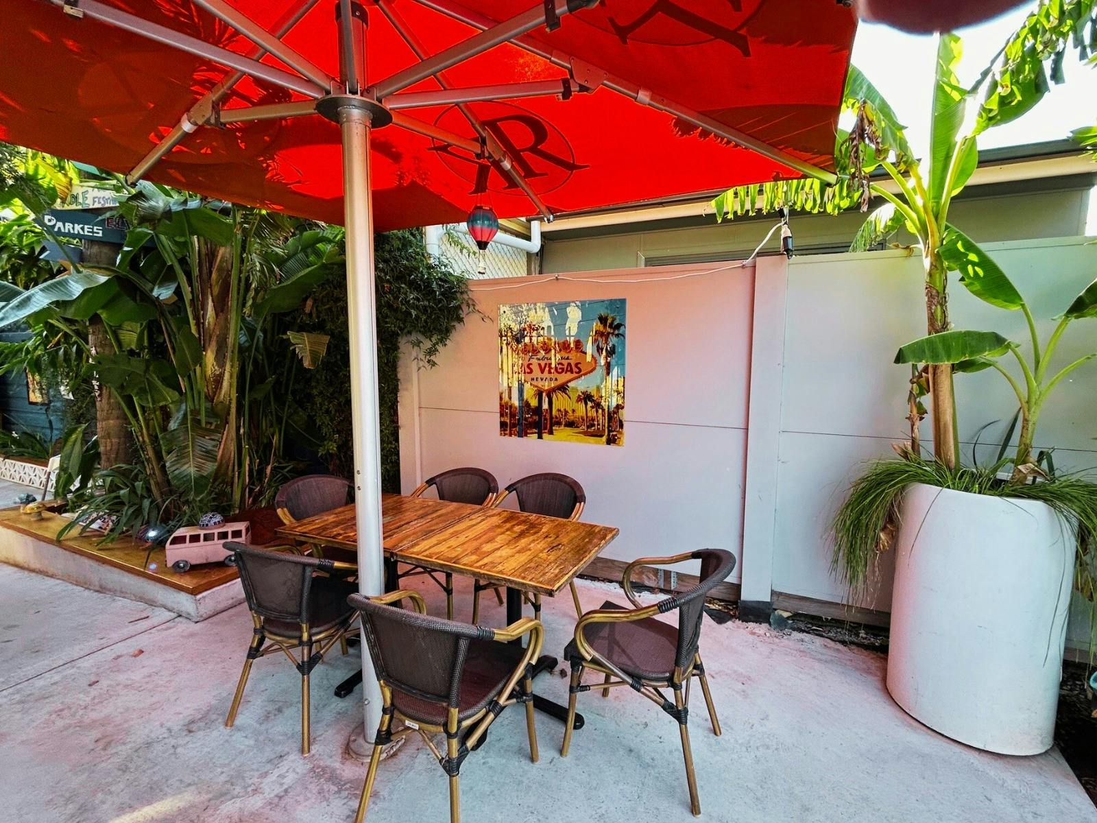 Roasted Kombi outdoor tropical alfresco dining area