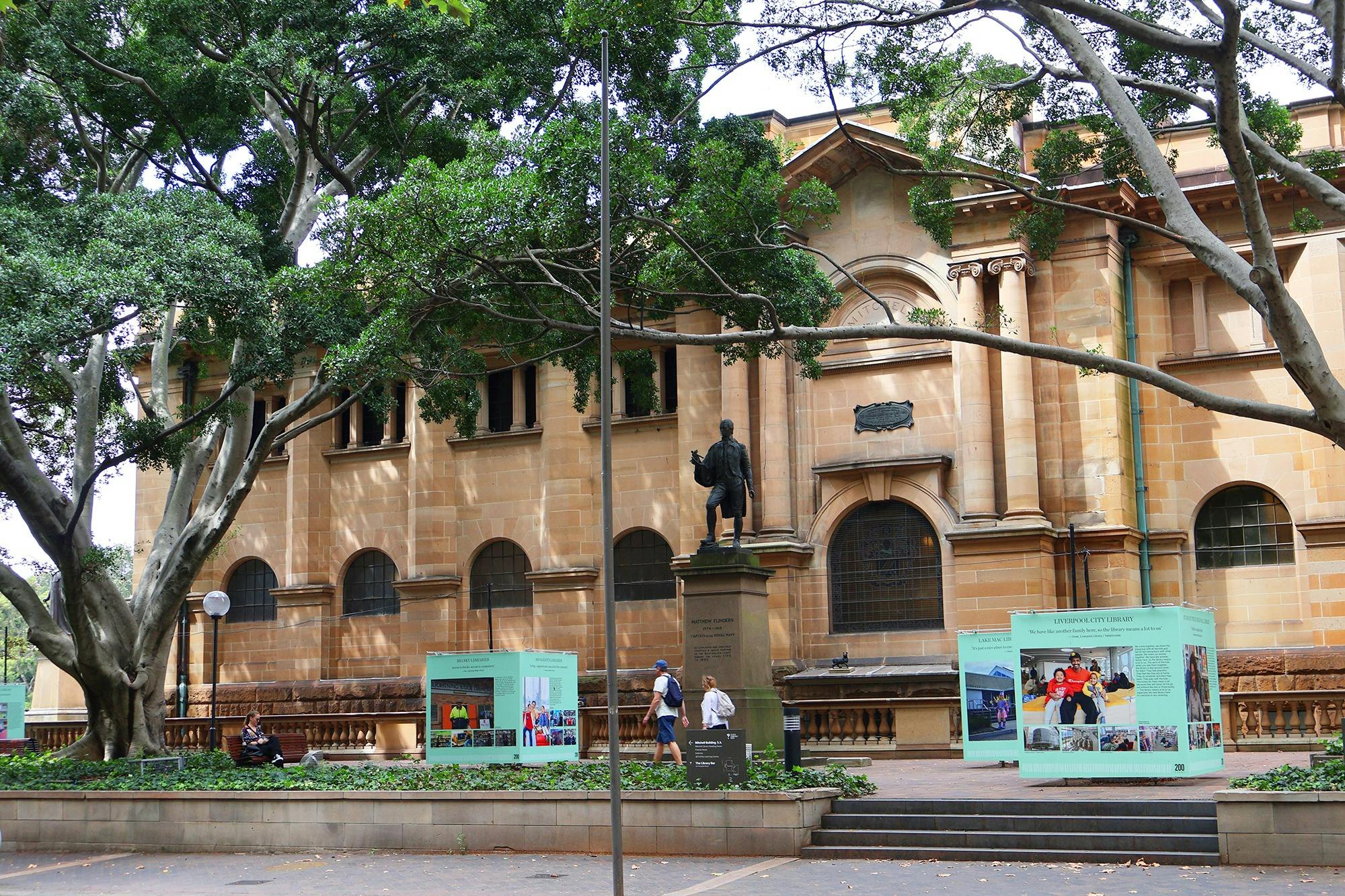 Matthew Flinders statue
