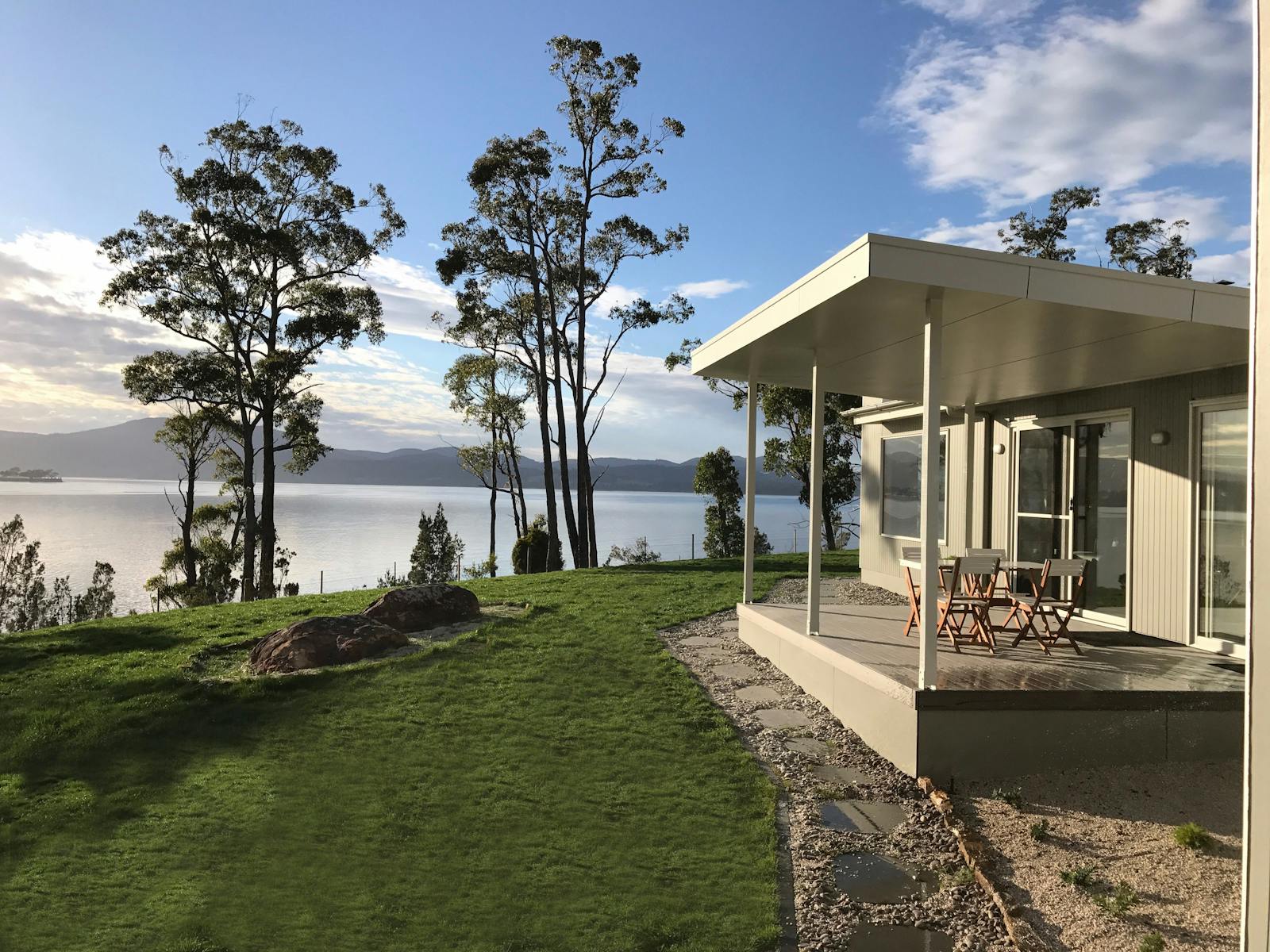 luxury waterfront accommodation tasmania