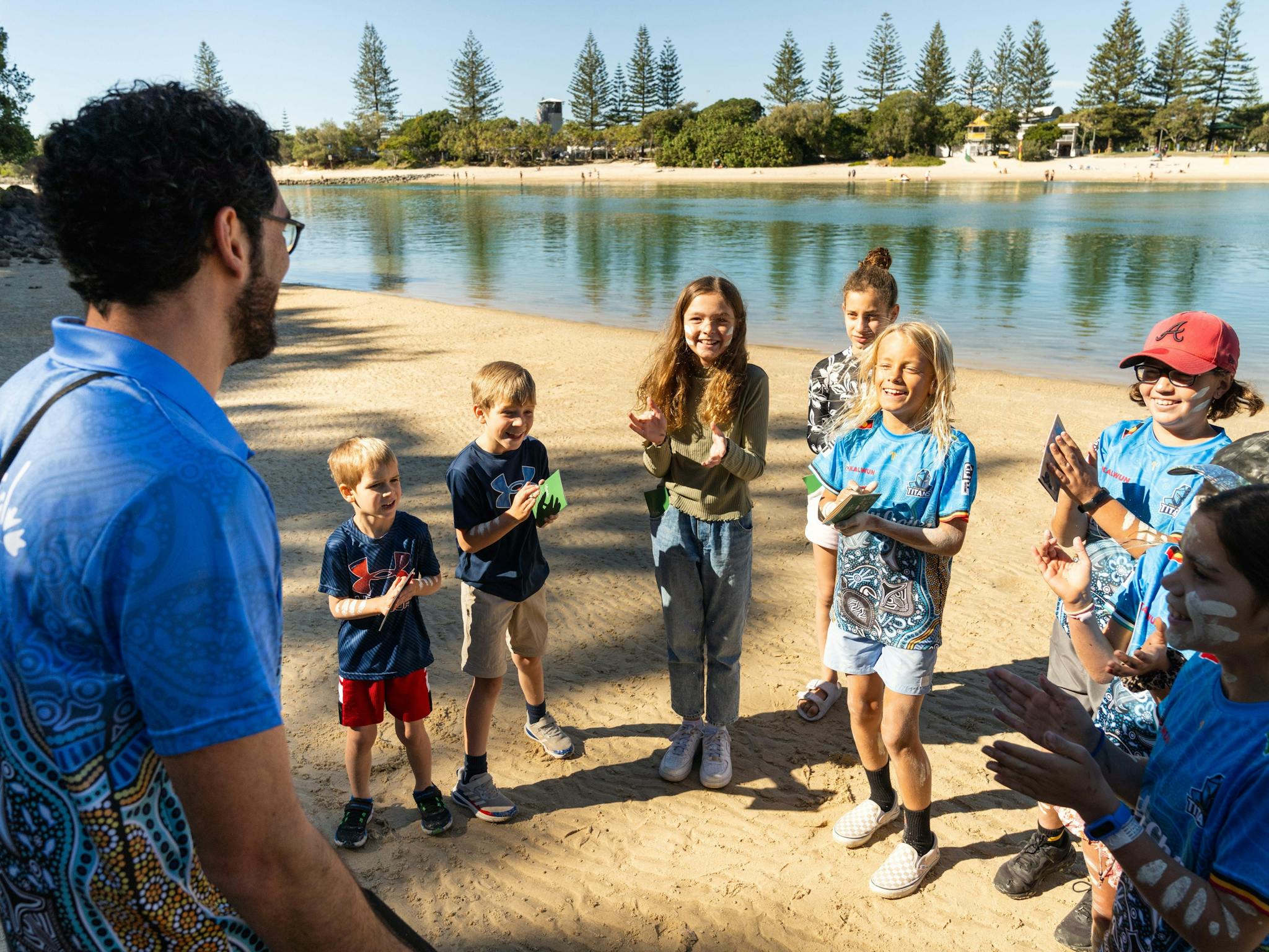 Cameron showing the Children a Pandanus leaf and discussing what they were traditionaly used for. Cameron showing the Children a Pandanus leaf and discussing what they were traditionaly used for.