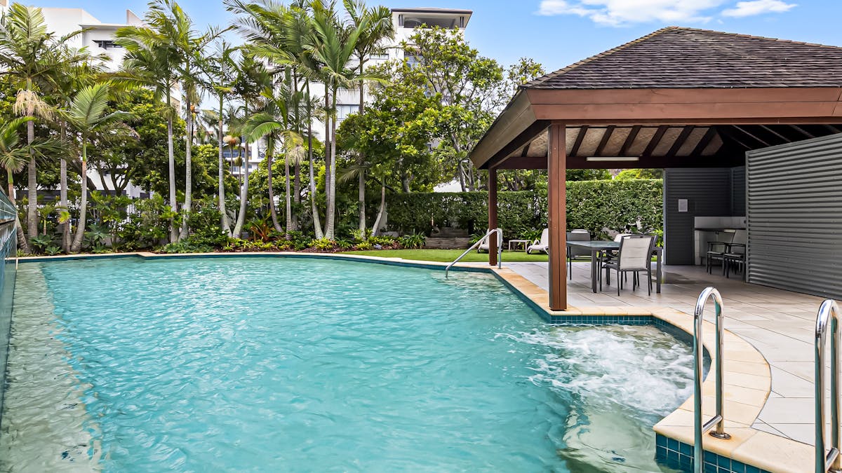 Tropical Pool in private apartments