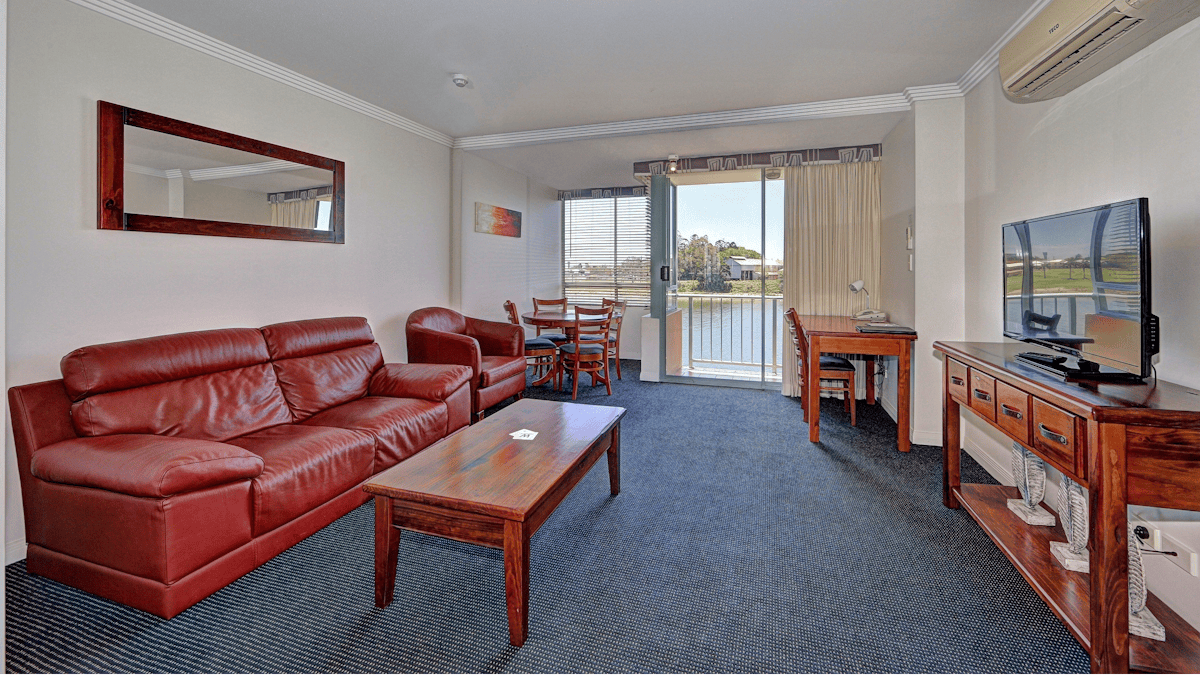 Burnett Riverside Hotel