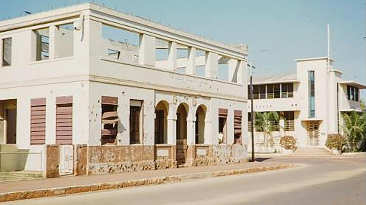 1952 - Note Commonwealth Bank across the road in Bennett Street