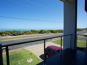 UPSTAIRS BALCONY, GREAT VIEWS OF THE OCEAN & CLIFFS