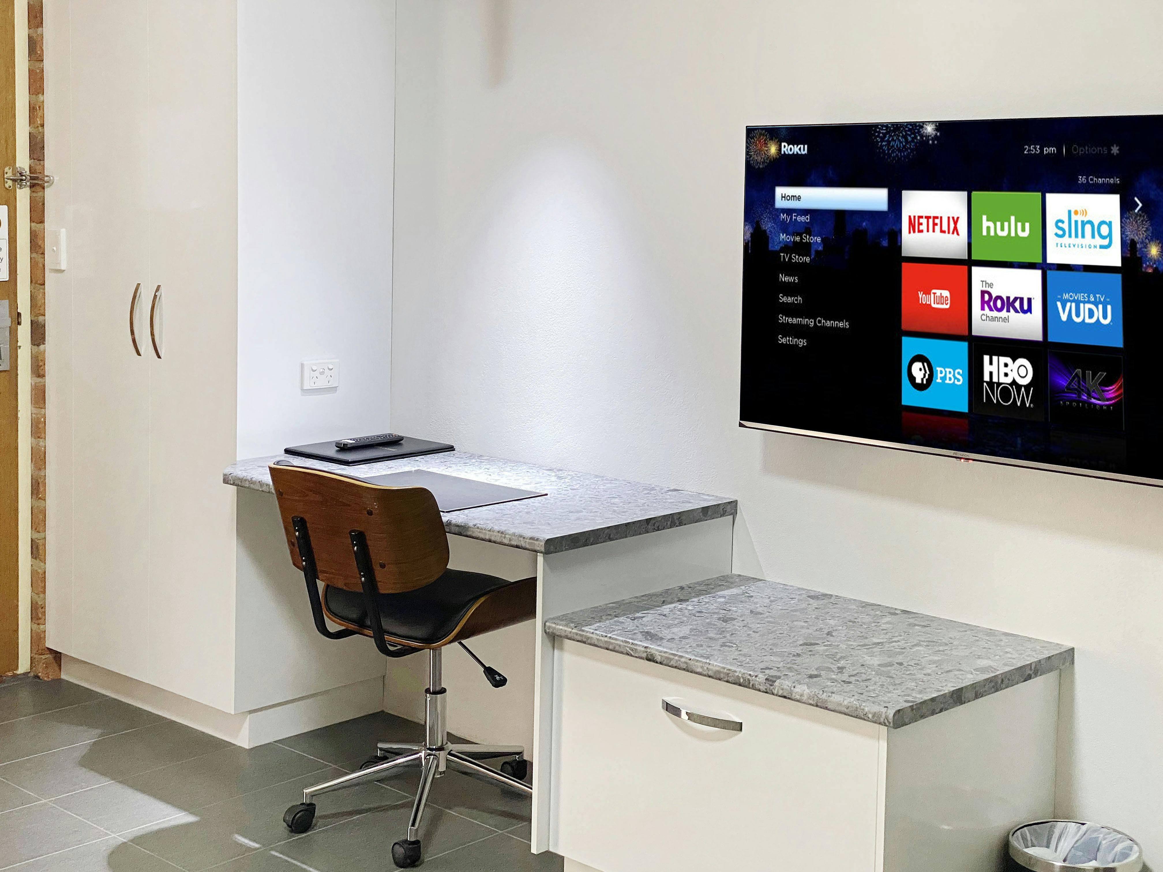 Superior King Kitchenette Room at The Leeton Heritage Motor Inn