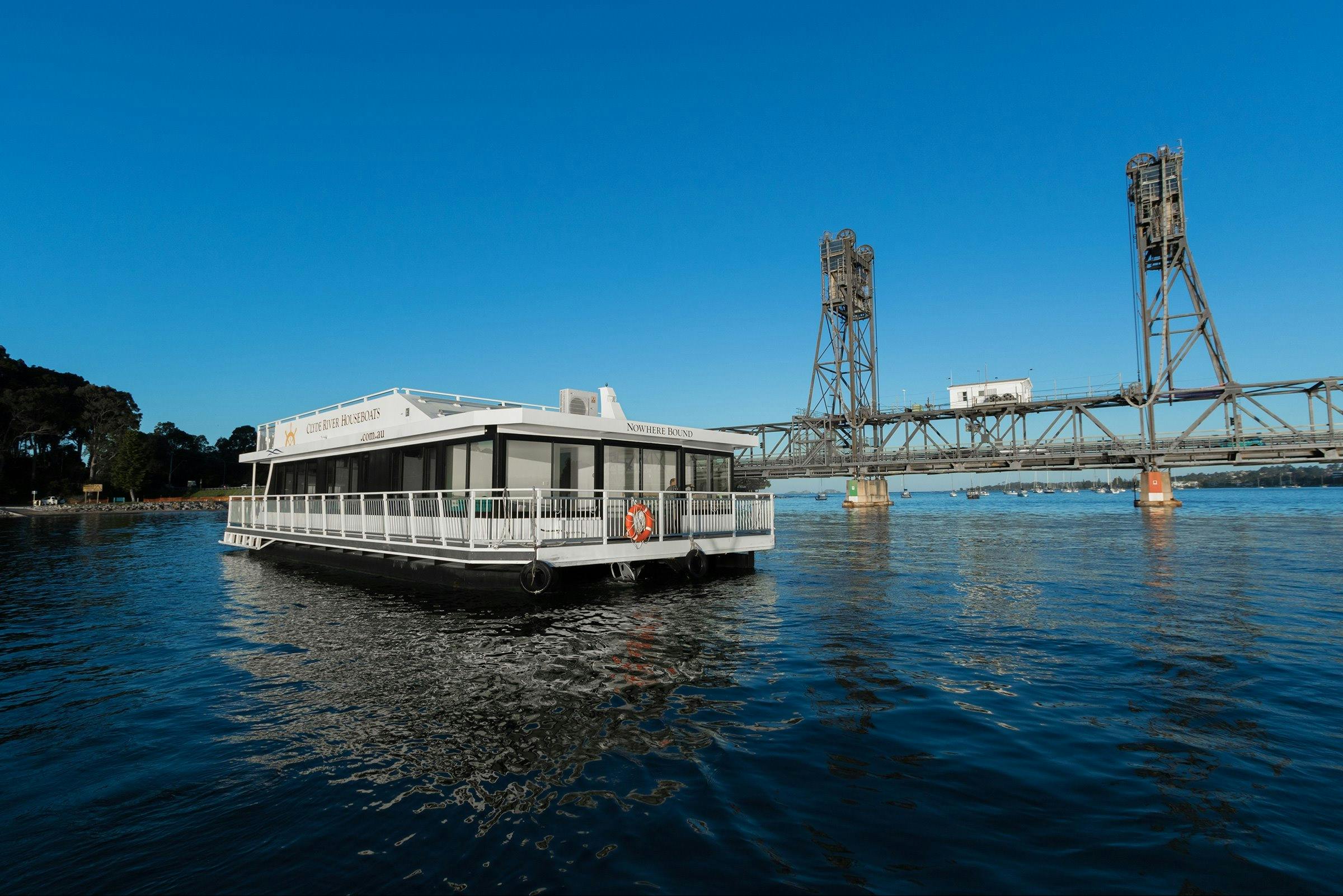 Nowhere Bound 럭셔리 하우스보트와 배트먼스 베이 브릿지