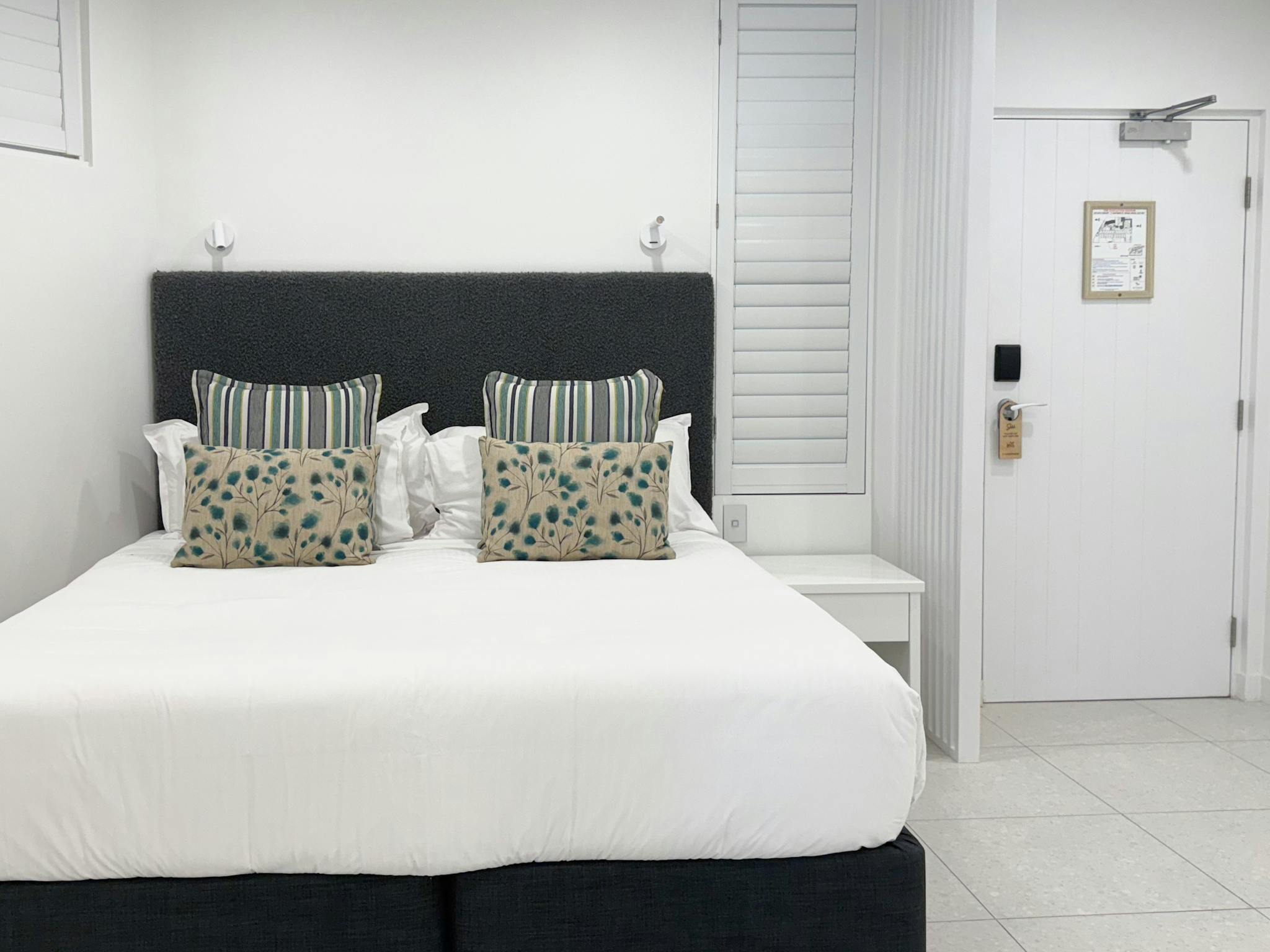 One Bedroom Beachfront Apartment, with a king bed One Bedroom Beachfront Apartment, with a king bed