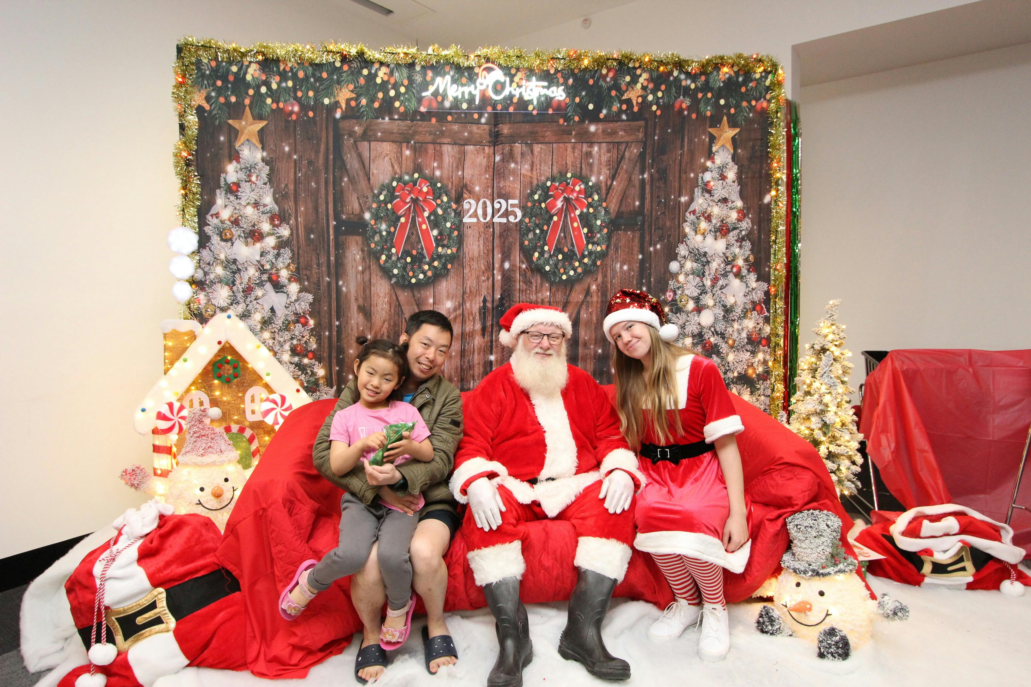 Take your own photos with Santa and his helper on your own device