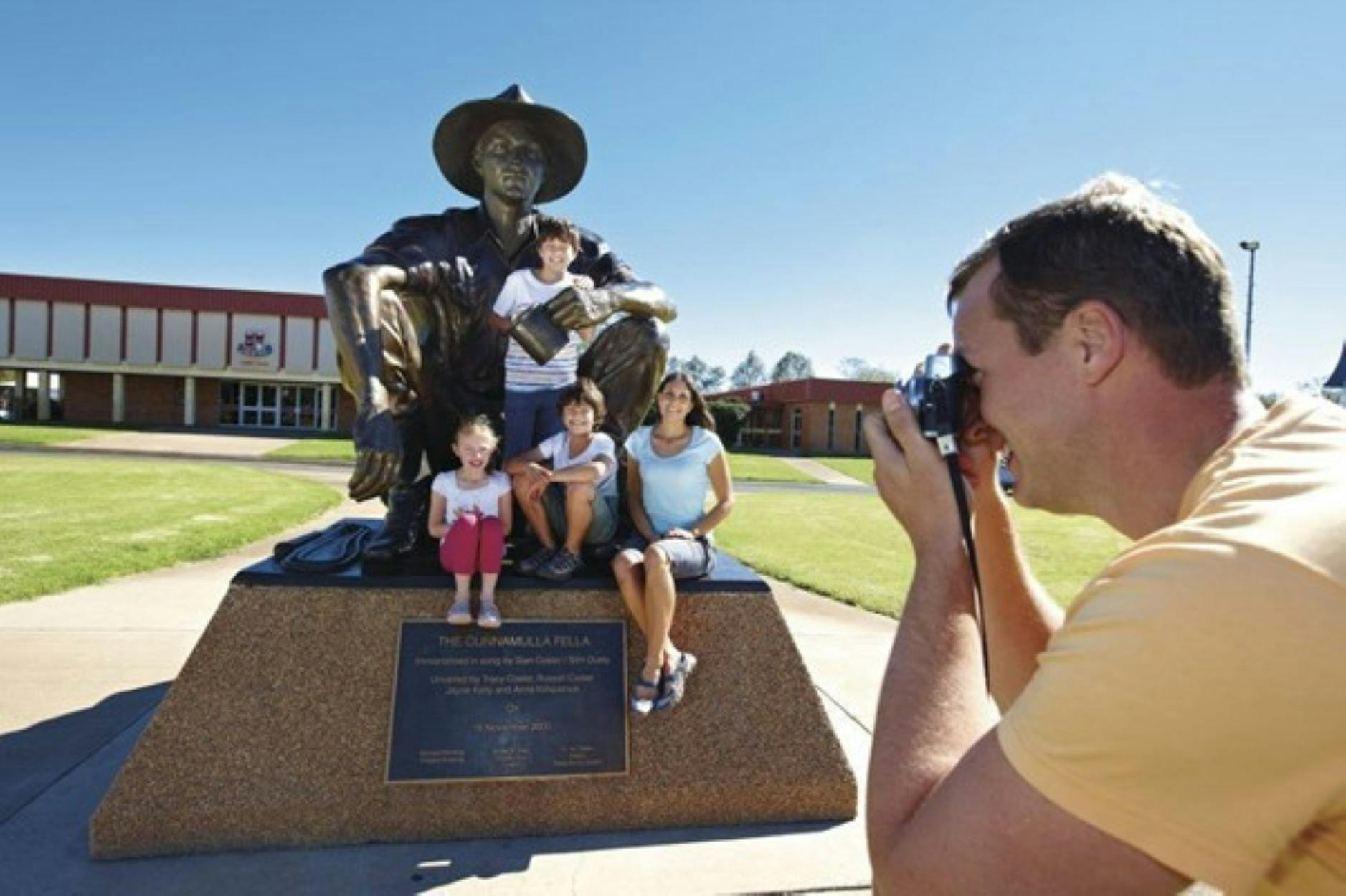 Getting a selfie in from of the Cunnamulla Fella statue