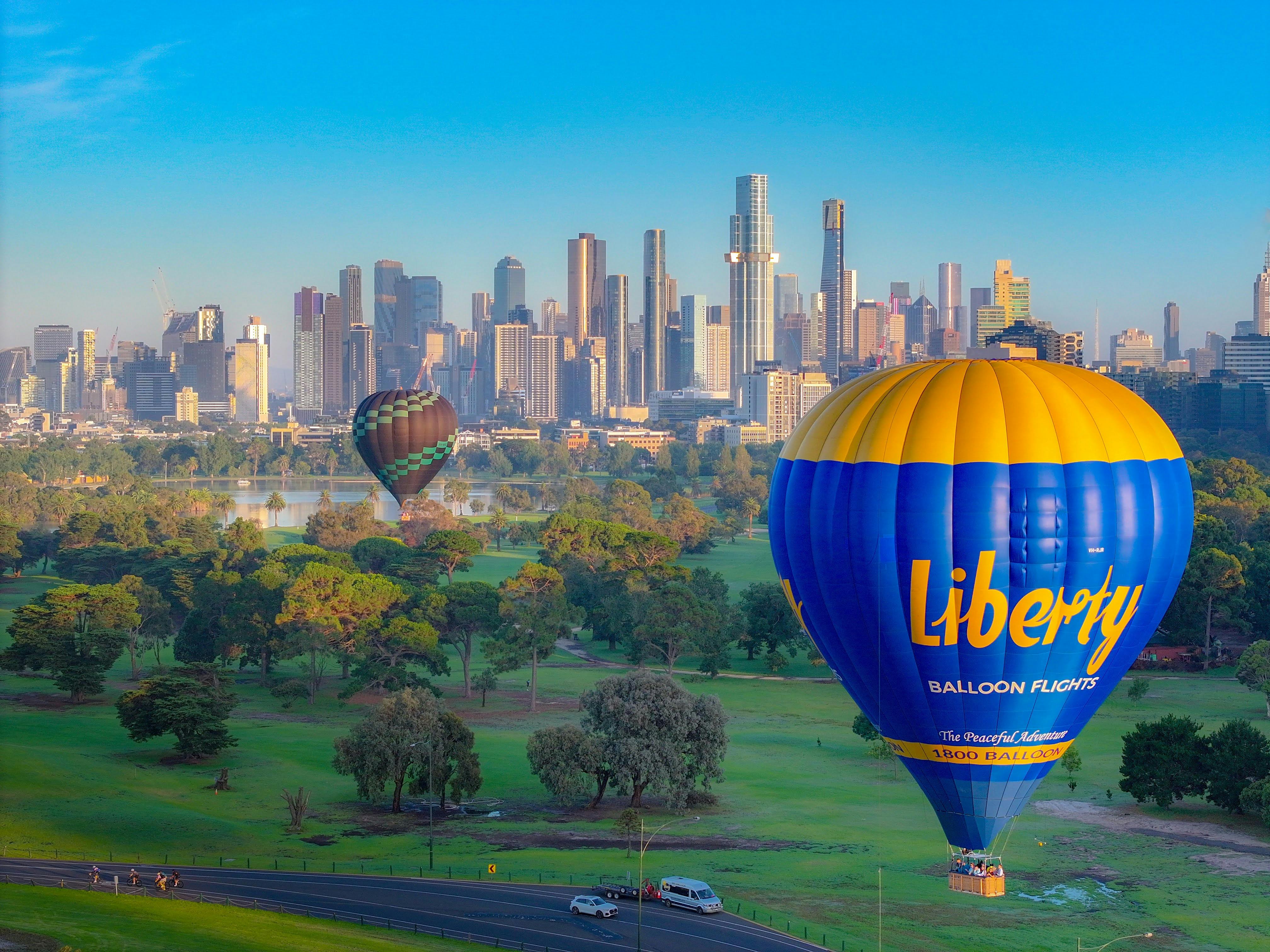 Balloon landing at Albert Park