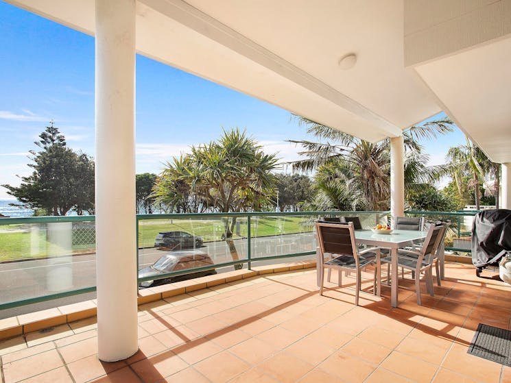 Apartment 3 Surfside - Byron Bay - Front Veranda and View