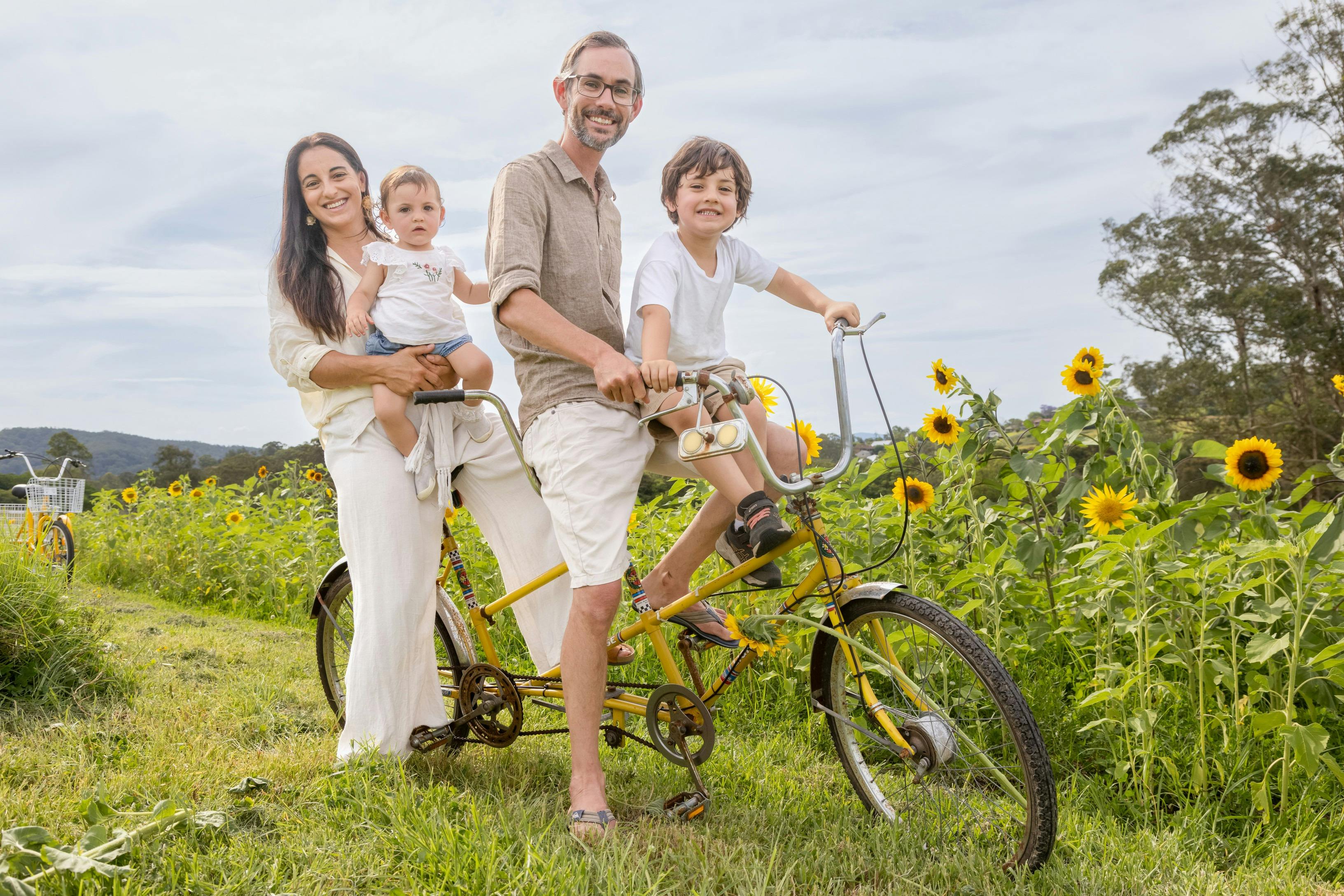 Family photoshoot on our vintage bike prop in the sunflower season