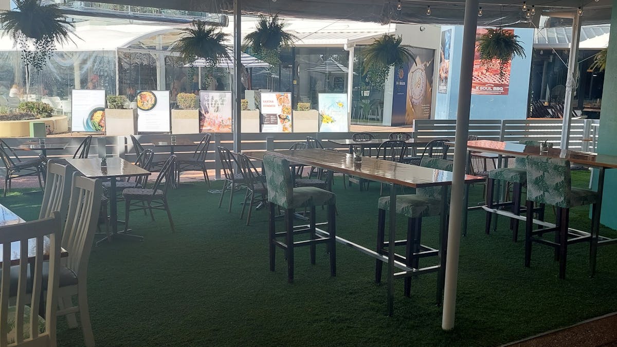 Chop 'n Chill outdoor dining