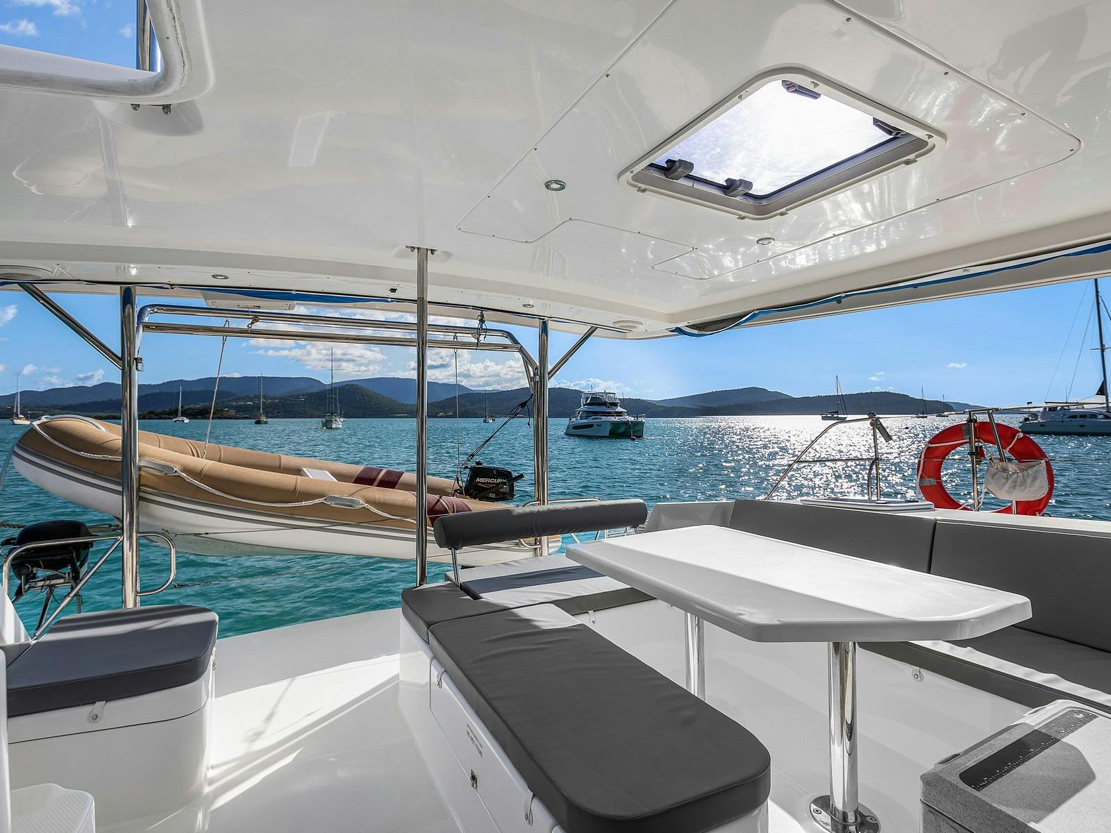 Leopard 44 - aft deck dining