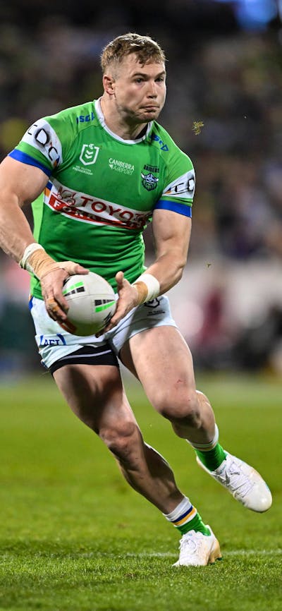 Canberra Raiders player Hudson Young running the ball.
