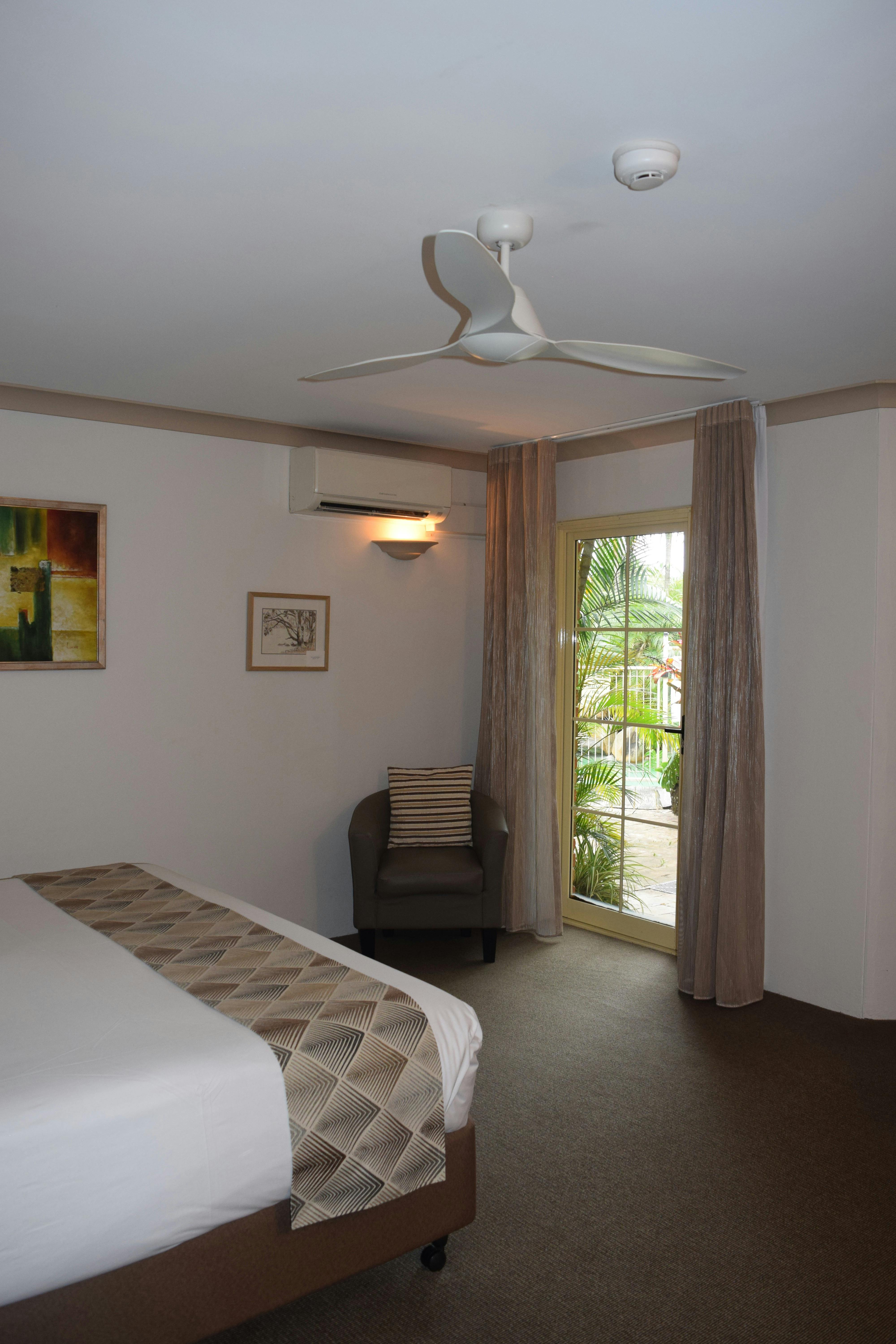 Luxury King Courtyard Room
