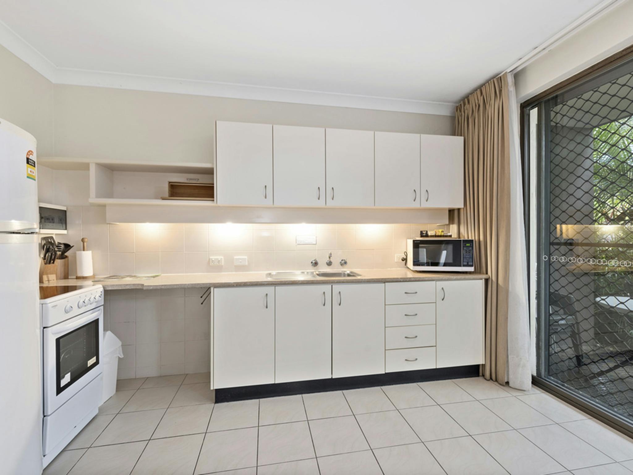 1-Bedroom-Apt-with-full-kitchen