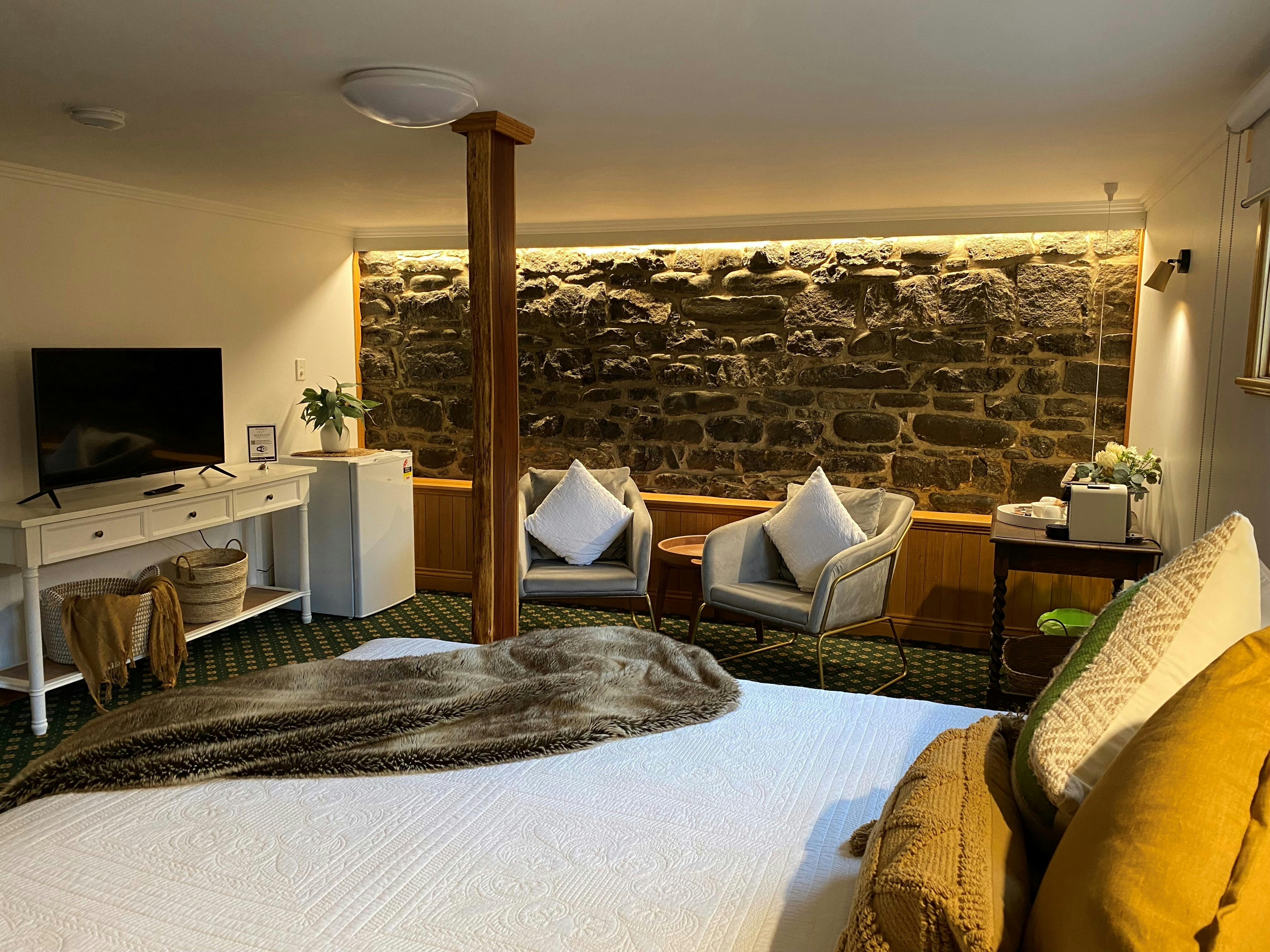 Queen Cellar Room (non ensuite)