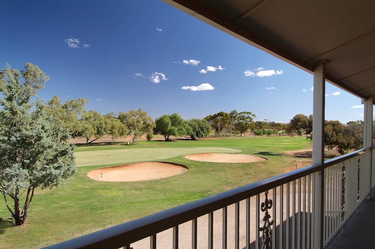 Standpipe Golf Motor Inn