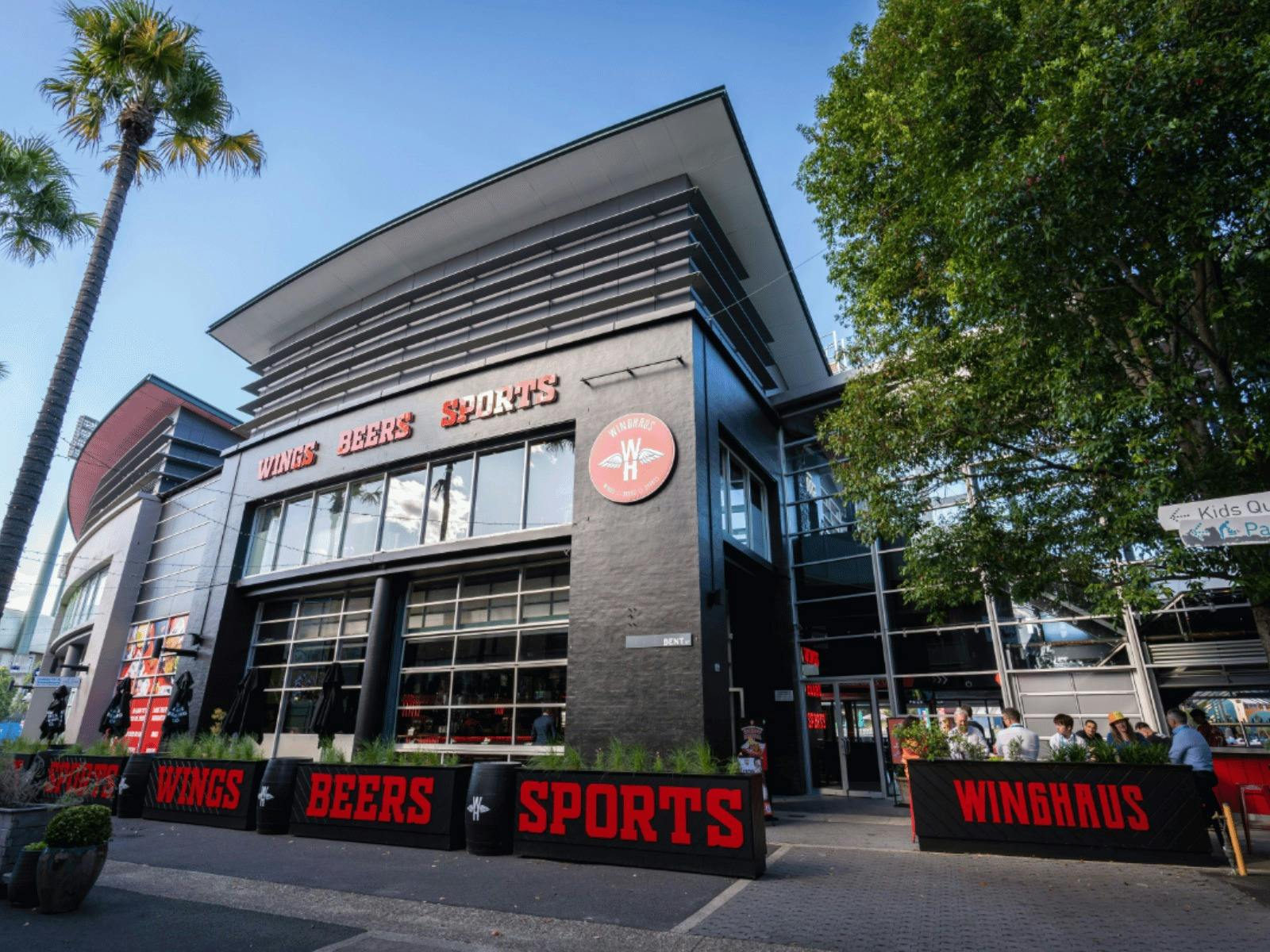 ウィングハウス エンターテイメント クォーター