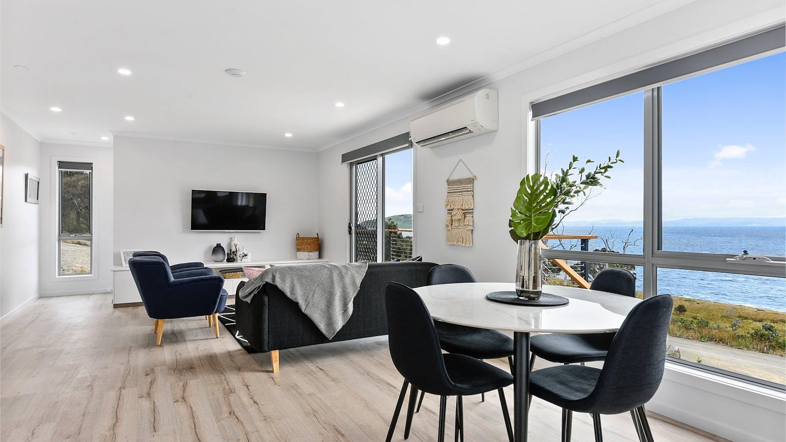 'The Murray' 2 BR house living area