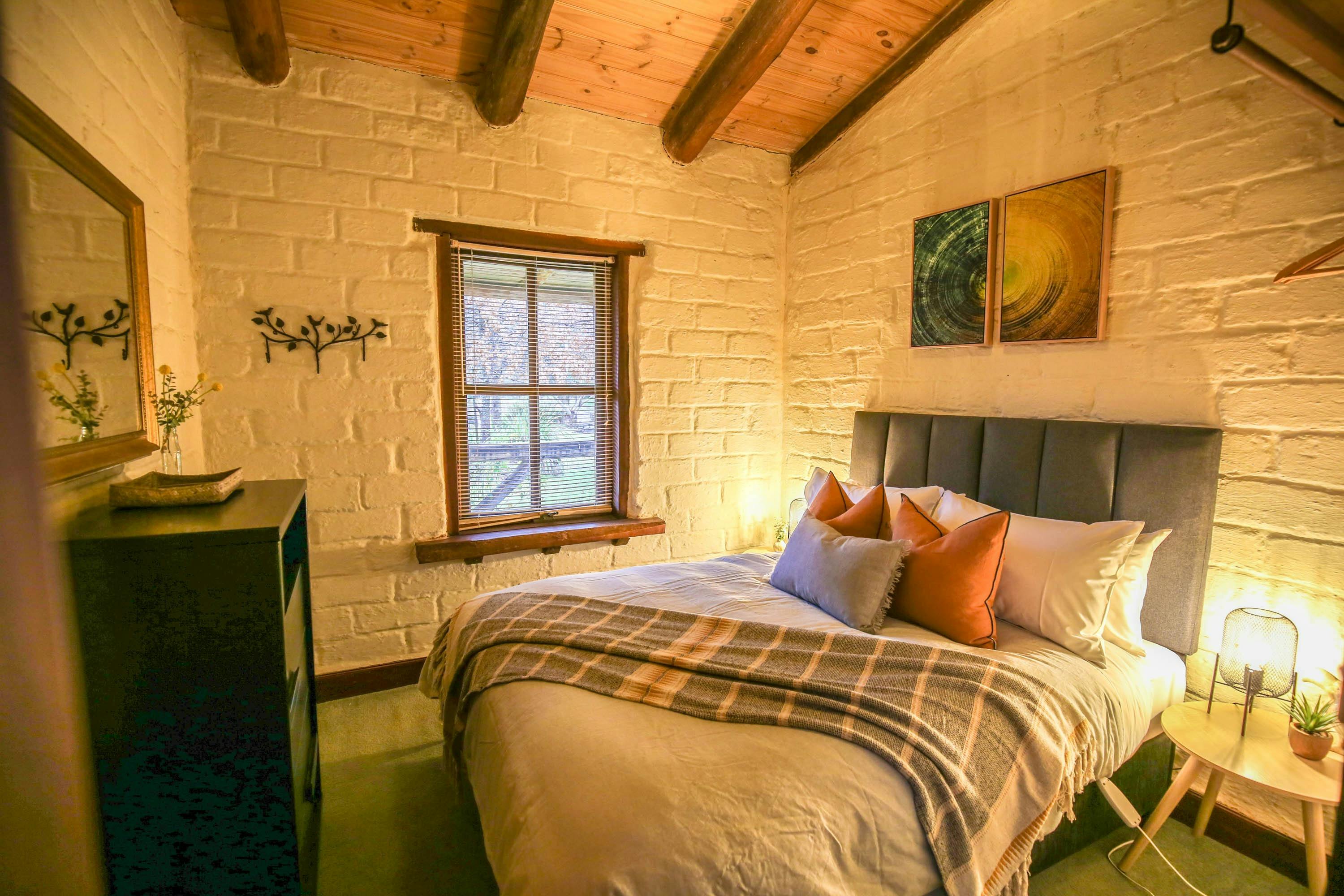 Family Group Couple Accommodation Bright Alpine Valley Getaways