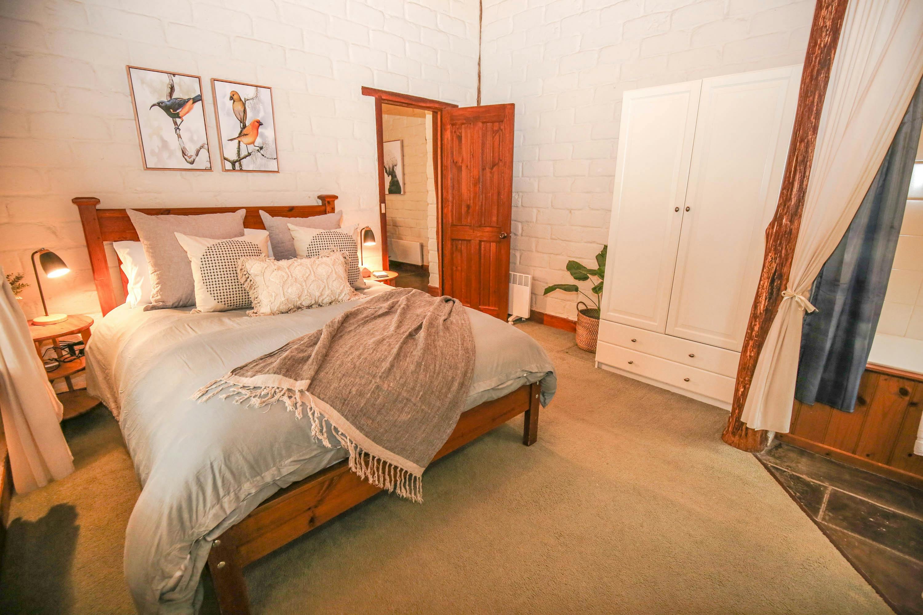 Family Group Couple Accommodation Bright Alpine Valley Getaways