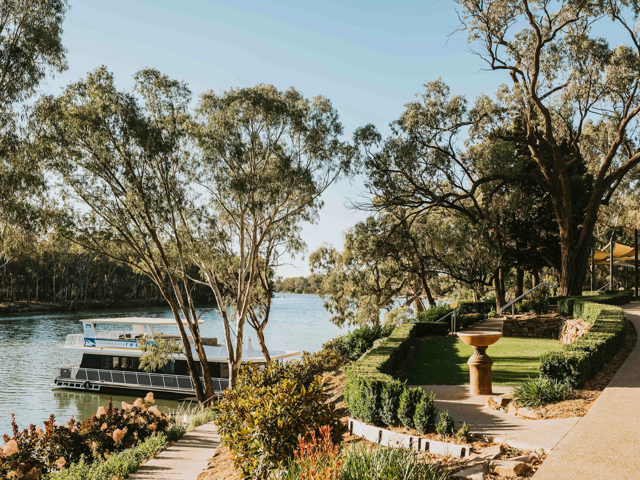 On the banks of the Murray