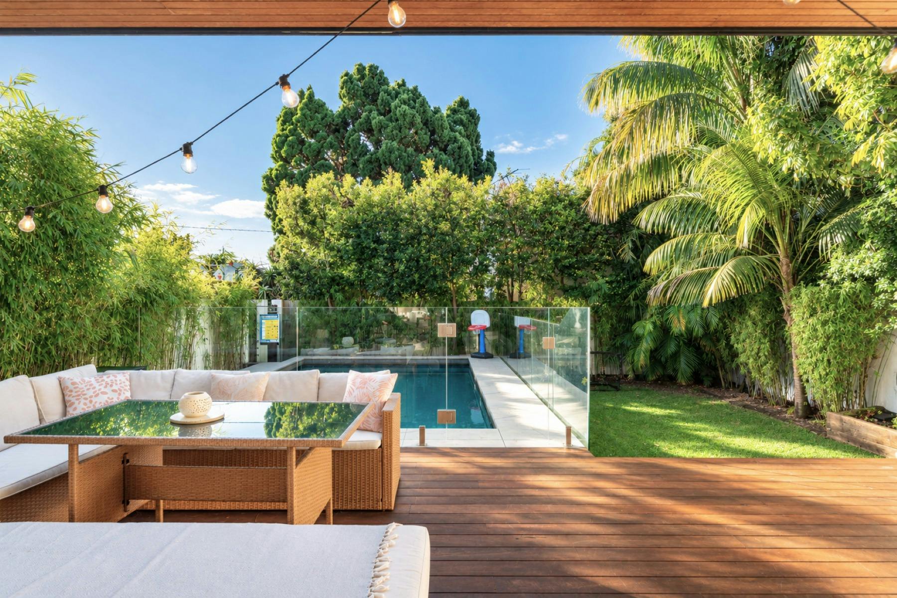 outdoor dining pool area