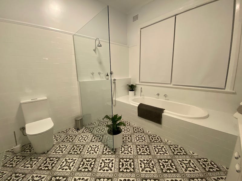 Jacaranda House -bathroom