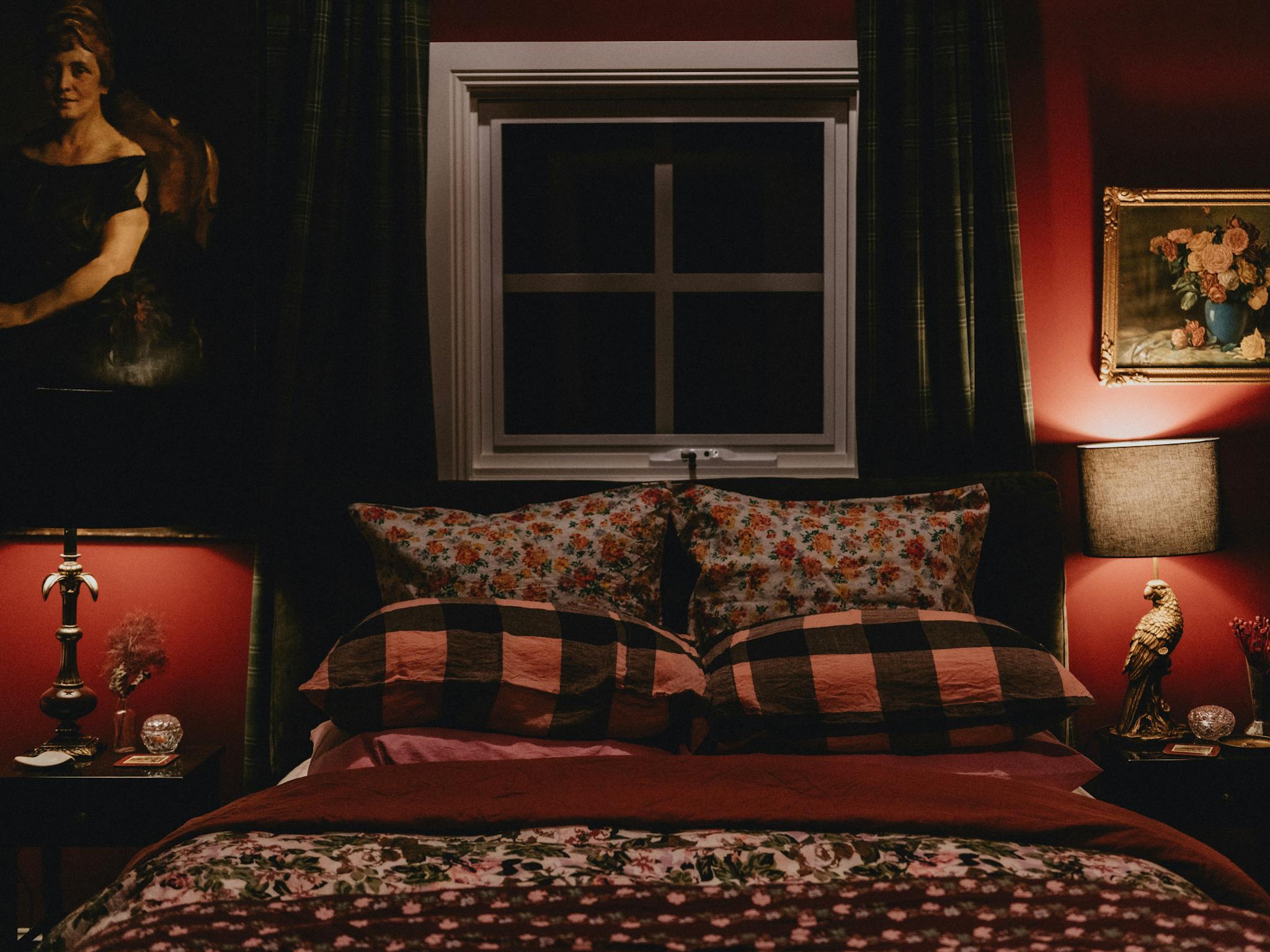 Queen Size Red Bedroom