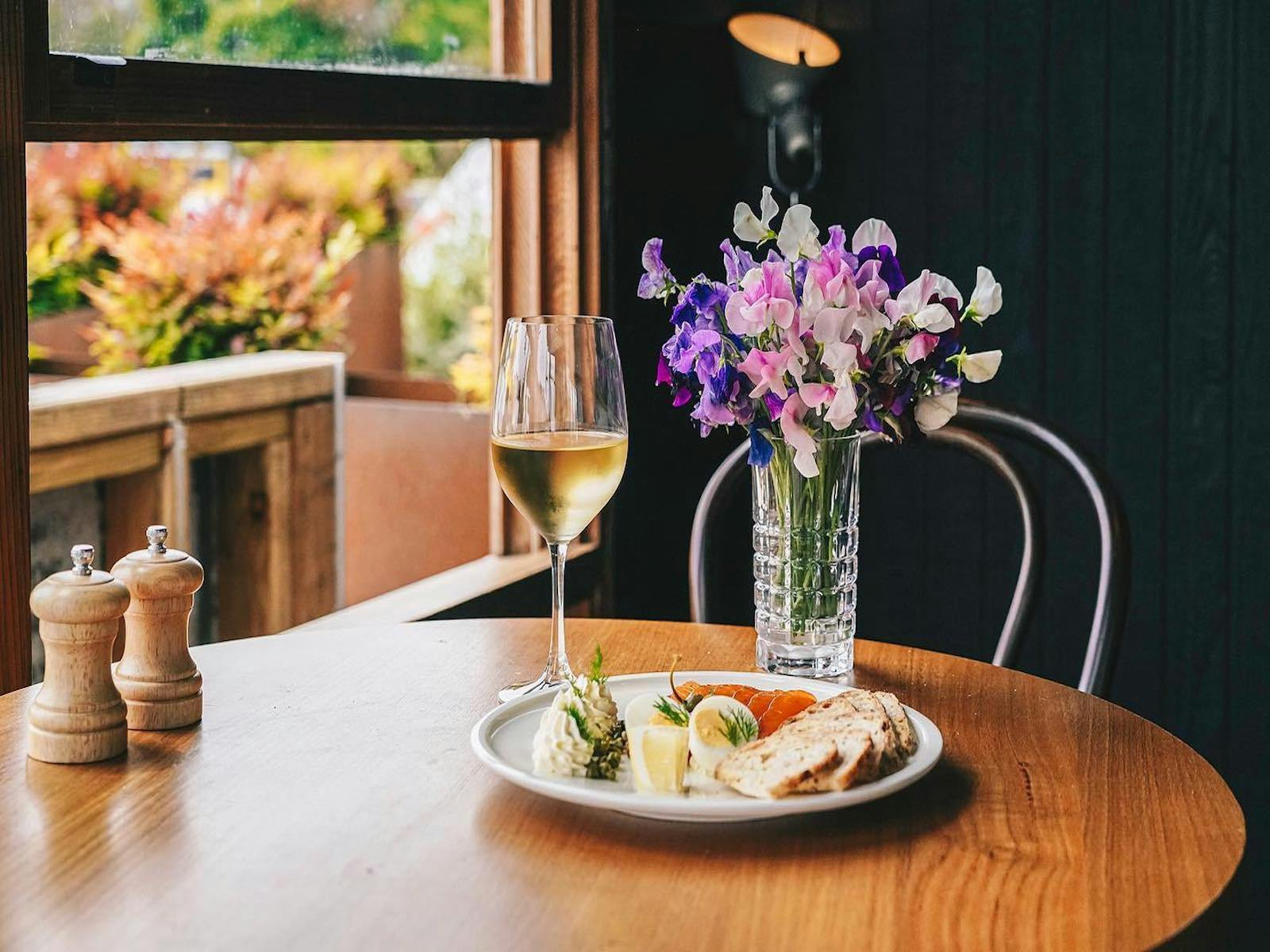 Aireys Inlet a coastal hamlet with the familiar curves of